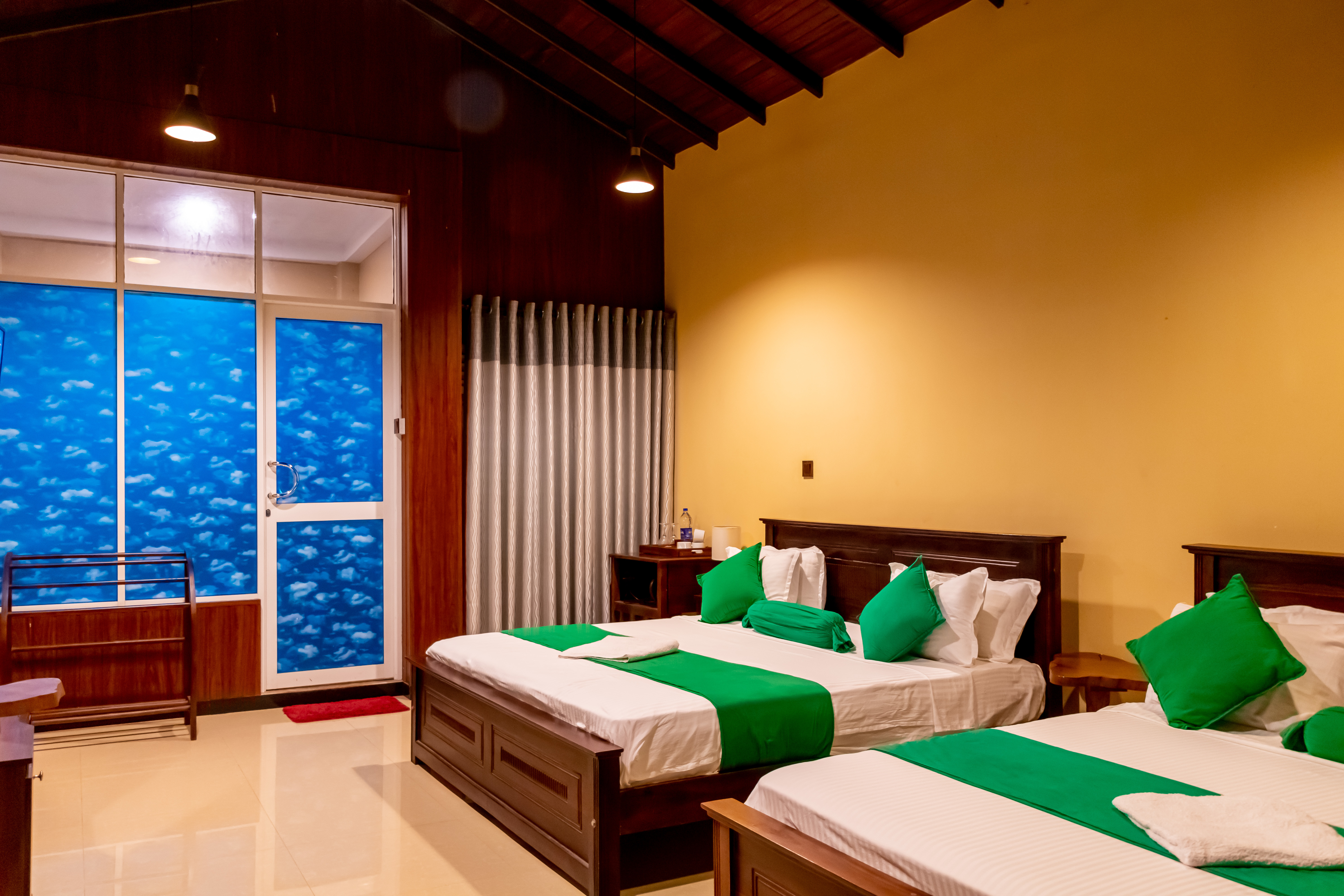 System.Collections.Generic.List`1[BluePillow.Application.SearchEngine.Dto.PhotoDto]?.ElementAt(0)?.Caption