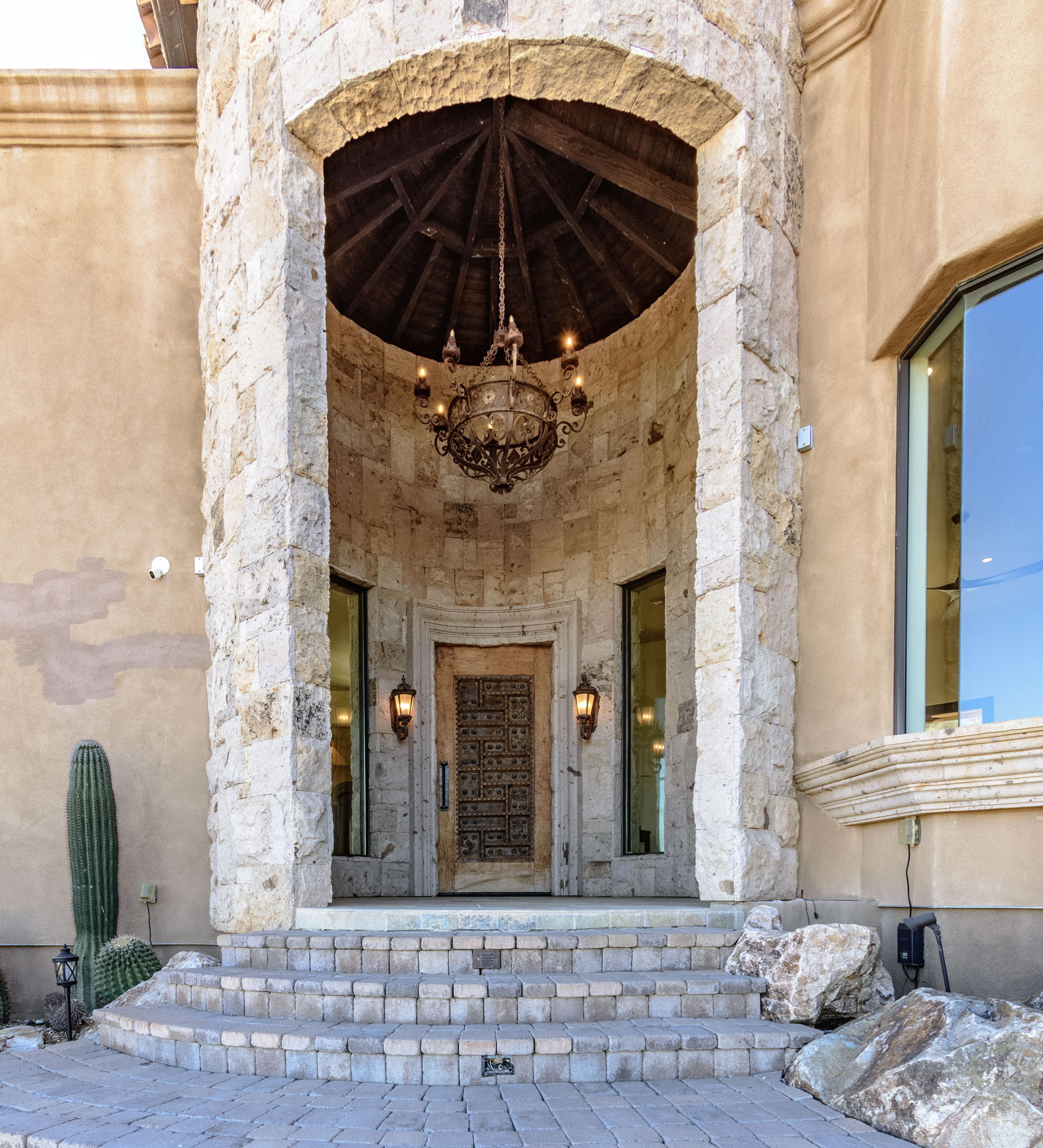 System.Collections.Generic.List`1[BluePillow.Application.SearchEngine.Dto.PhotoDto]?.ElementAt(0)?.Caption