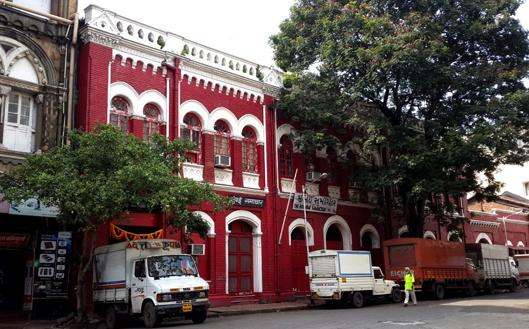 System.Collections.Generic.List`1[BluePillow.Application.SearchEngine.Dto.PhotoDto]?.ElementAt(2)?.Caption