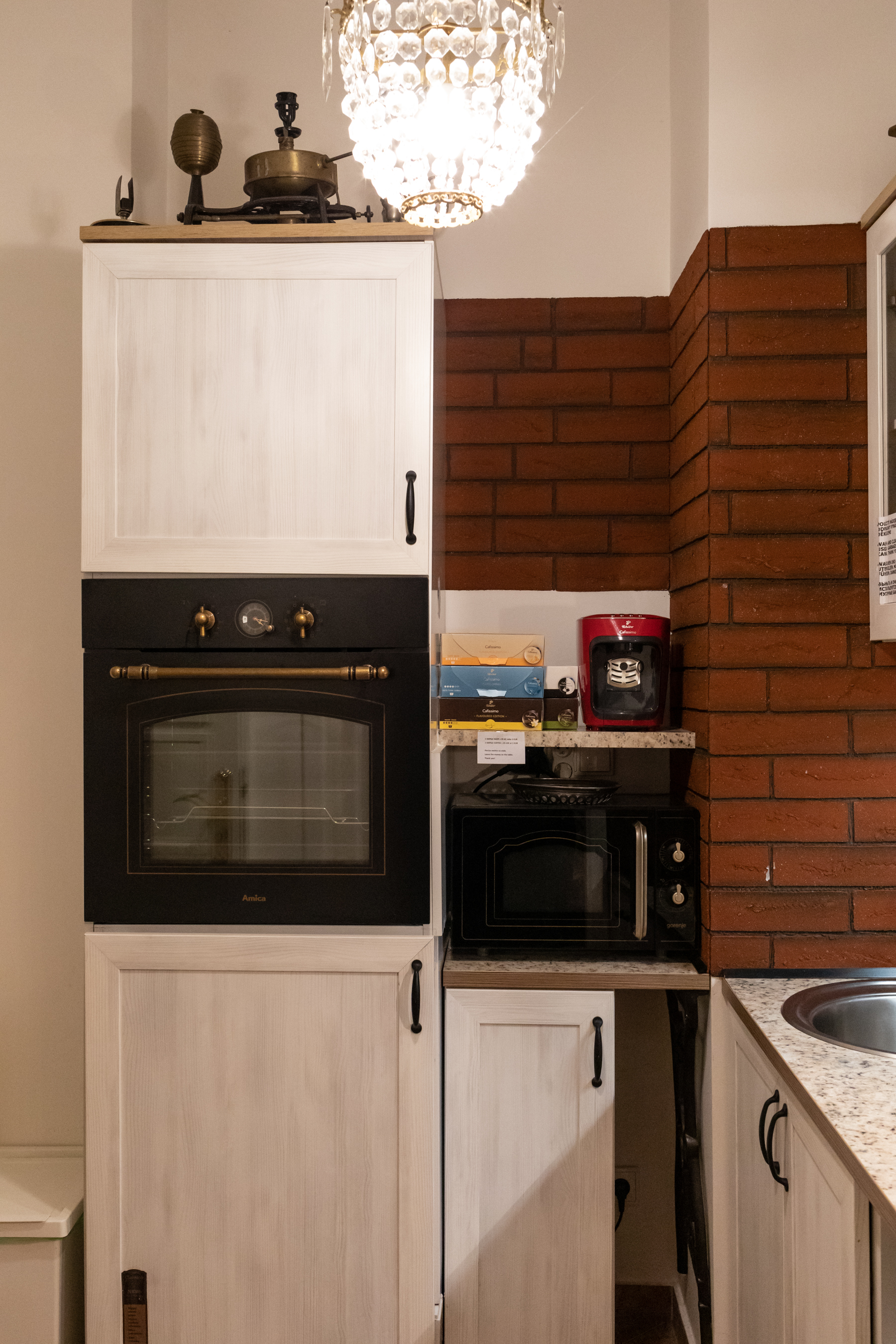 System.Collections.Generic.List`1[BluePillow.Application.SearchEngine.Dto.PhotoDto]?.ElementAt(2)?.Caption