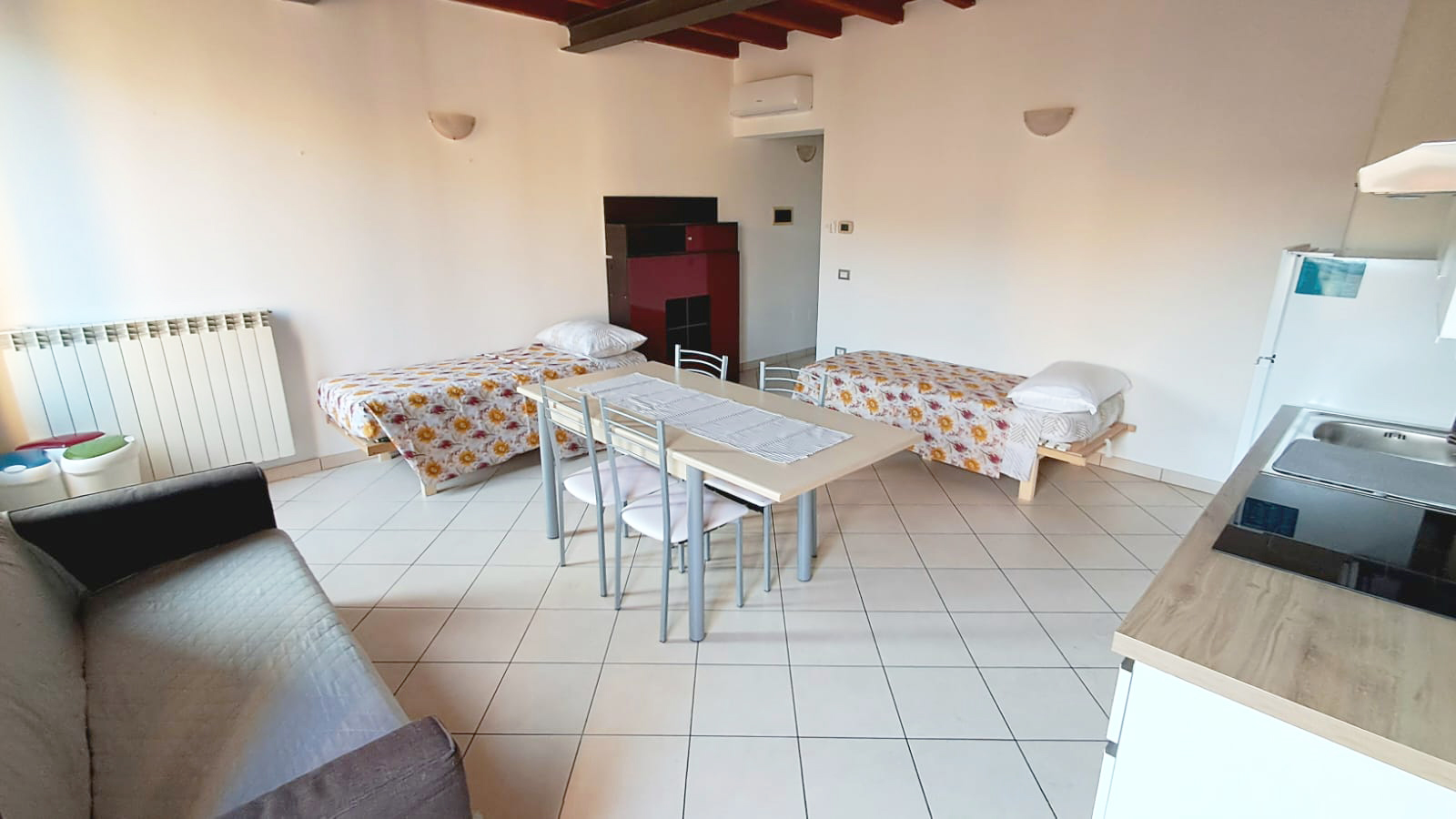 System.Collections.Generic.List`1[BluePillow.Application.SearchEngine.Dto.PhotoDto]?.ElementAt(2)?.Caption