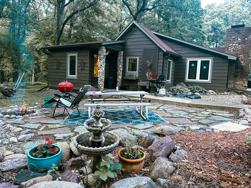 System.Collections.Generic.List`1[BluePillow.Application.SearchEngine.Dto.PhotoDto]?.ElementAt(1)?.Caption