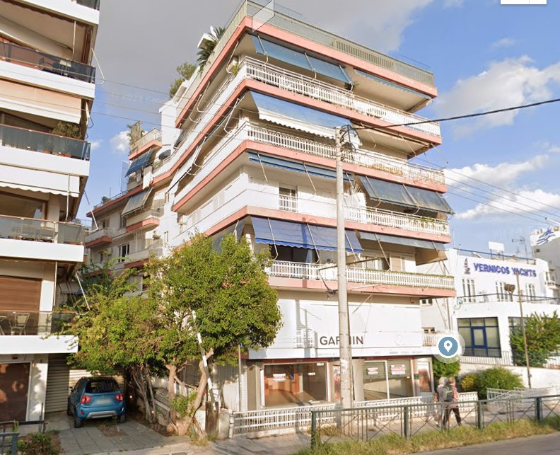 System.Collections.Generic.List`1[BluePillow.Application.SearchEngine.Dto.PhotoDto]?.ElementAt(0)?.Caption