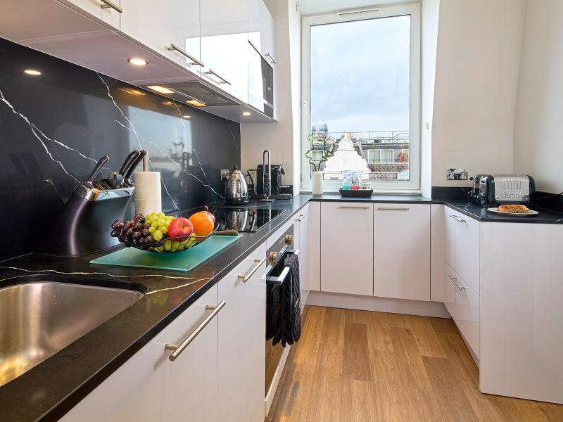 System.Collections.Generic.List`1[BluePillow.Application.SearchEngine.Dto.PhotoDto]?.ElementAt(3)?.Caption