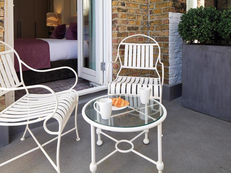 System.Collections.Generic.List`1[BluePillow.Application.SearchEngine.Dto.PhotoDto]?.ElementAt(0)?.Caption