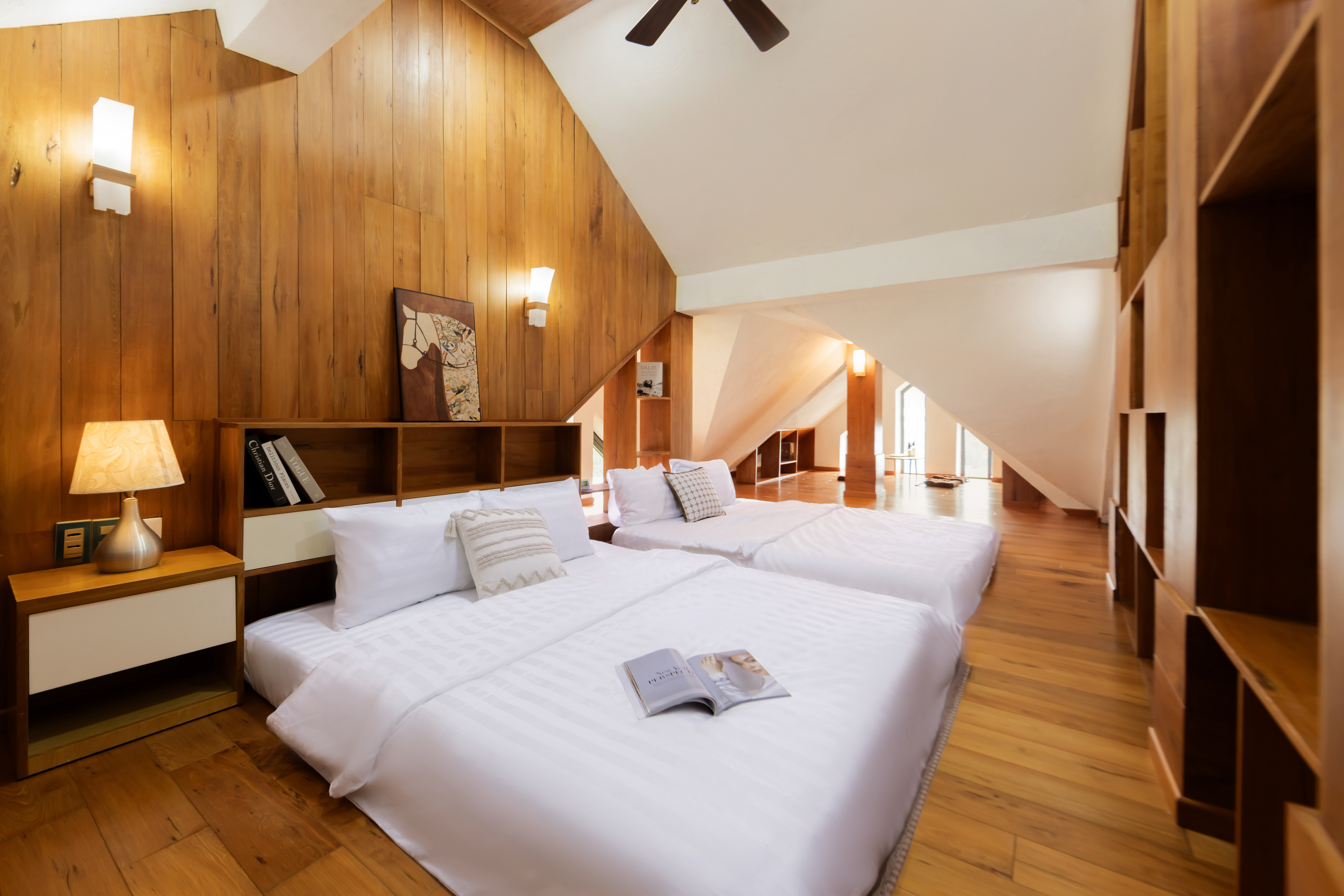 System.Collections.Generic.List`1[BluePillow.Application.SearchEngine.Dto.PhotoDto]?.ElementAt(2)?.Caption