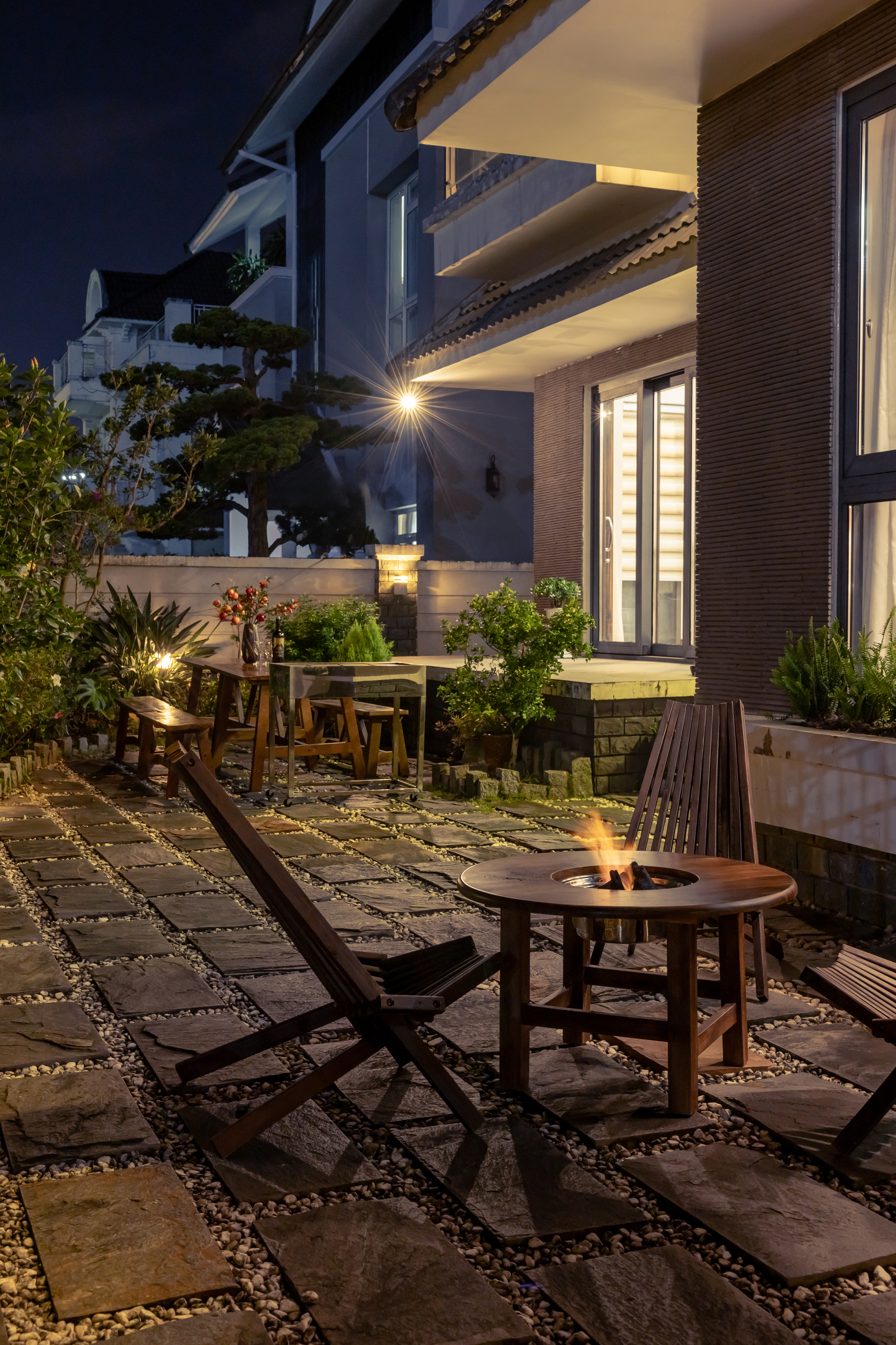 System.Collections.Generic.List`1[BluePillow.Application.SearchEngine.Dto.PhotoDto]?.ElementAt(1)?.Caption