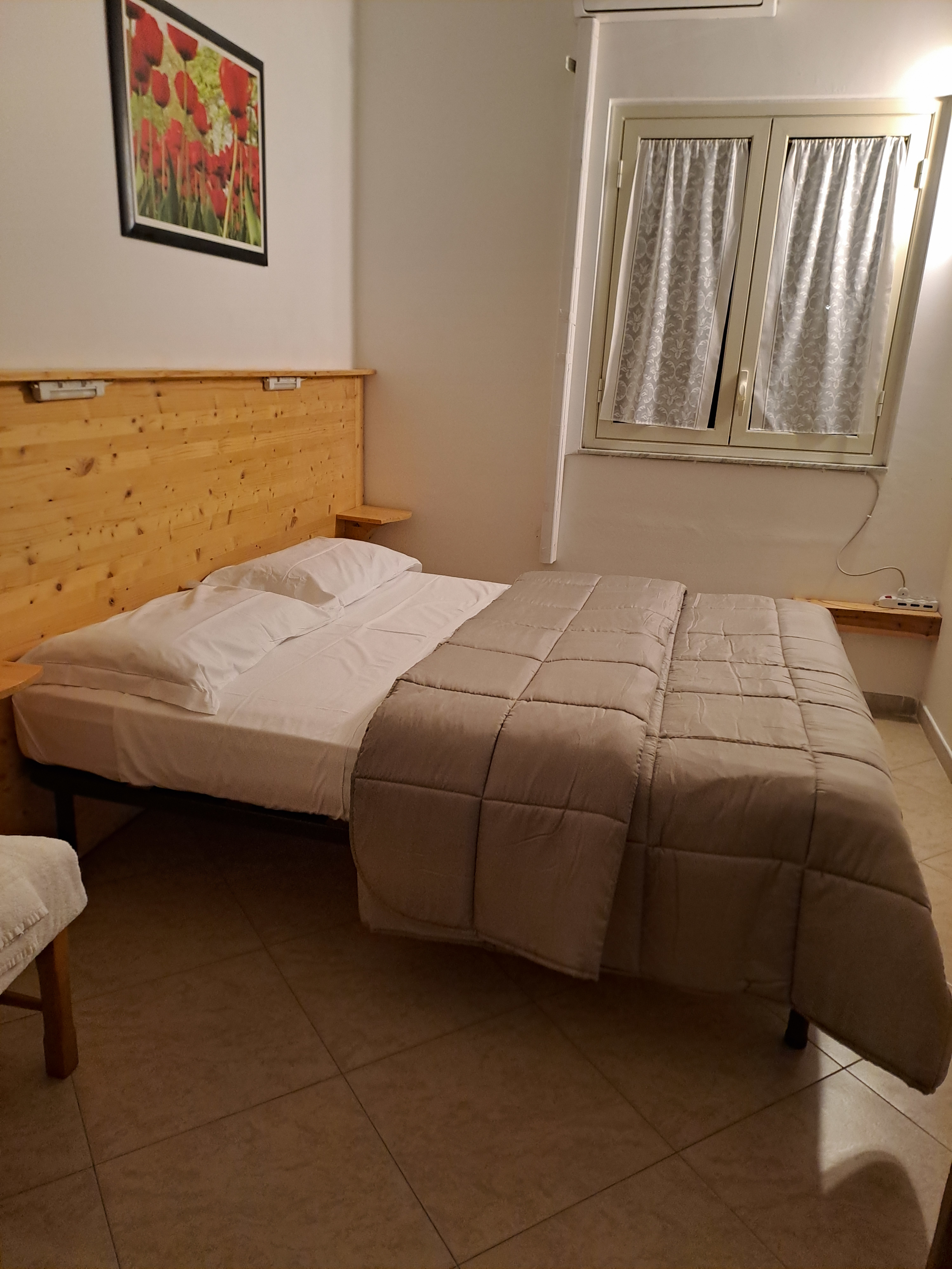 System.Collections.Generic.List`1[BluePillow.Application.SearchEngine.Dto.PhotoDto]?.ElementAt(2)?.Caption