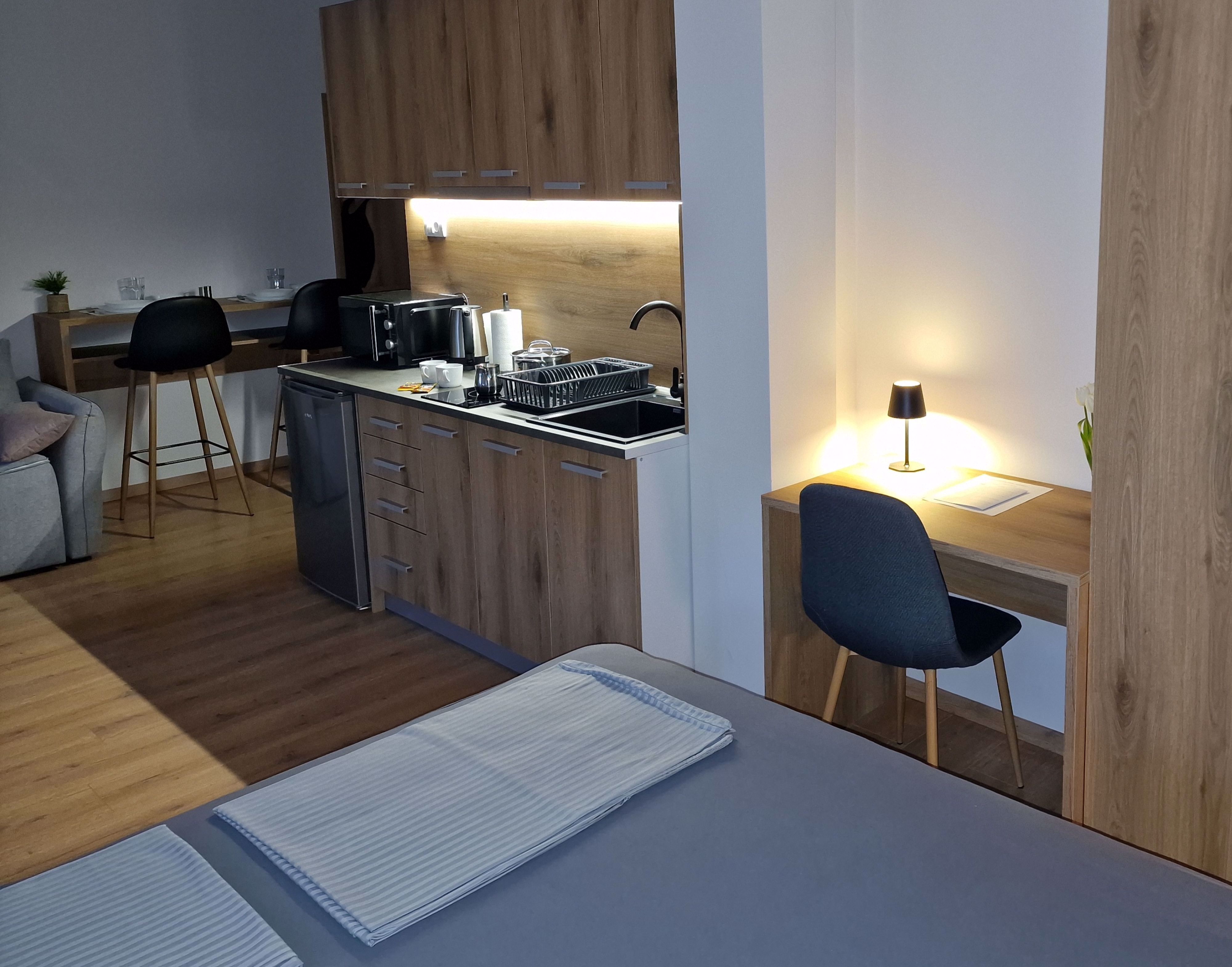 System.Collections.Generic.List`1[BluePillow.Application.SearchEngine.Dto.PhotoDto]?.ElementAt(3)?.Caption