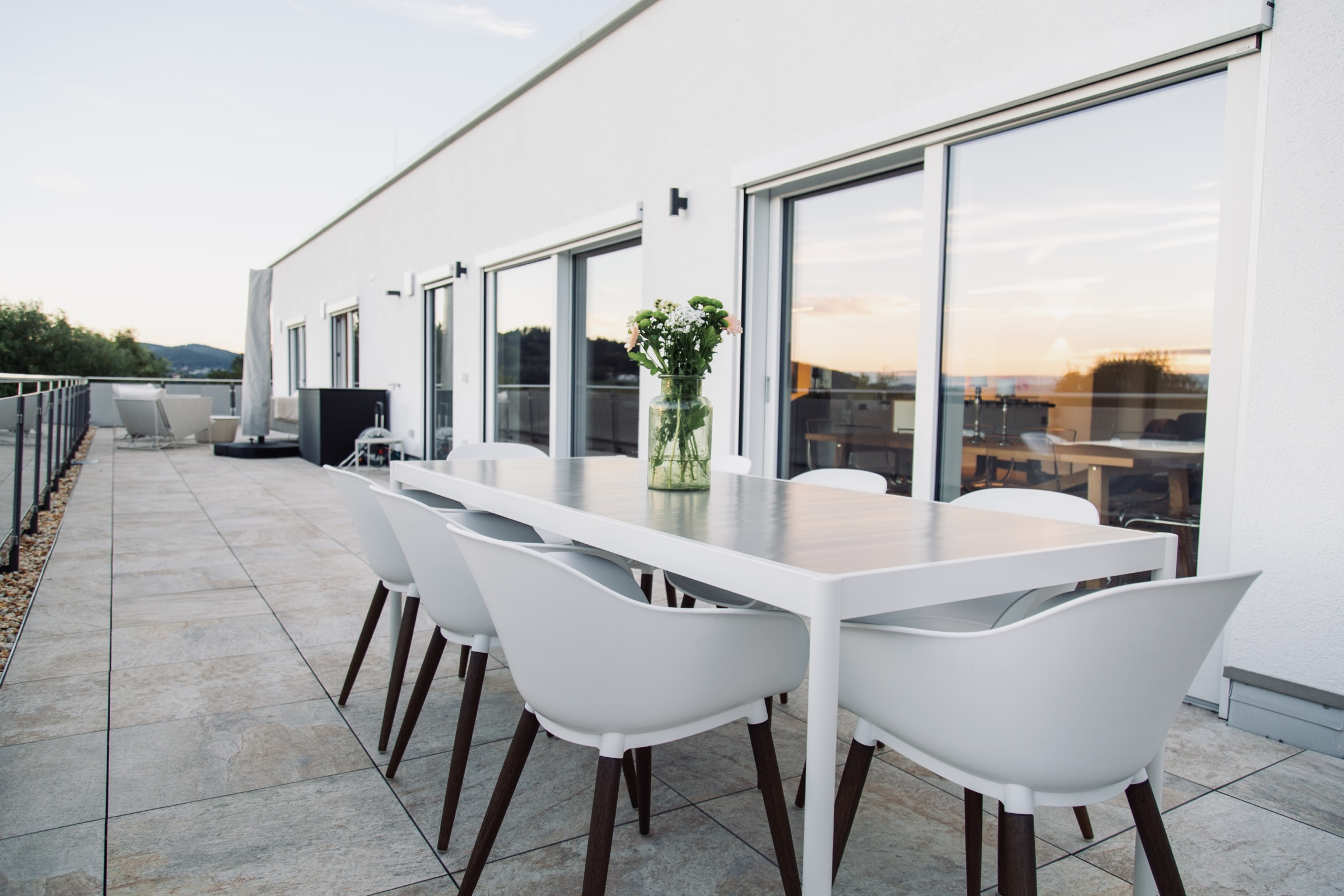 System.Collections.Generic.List`1[BluePillow.Application.SearchEngine.Dto.PhotoDto]?.ElementAt(0)?.Caption