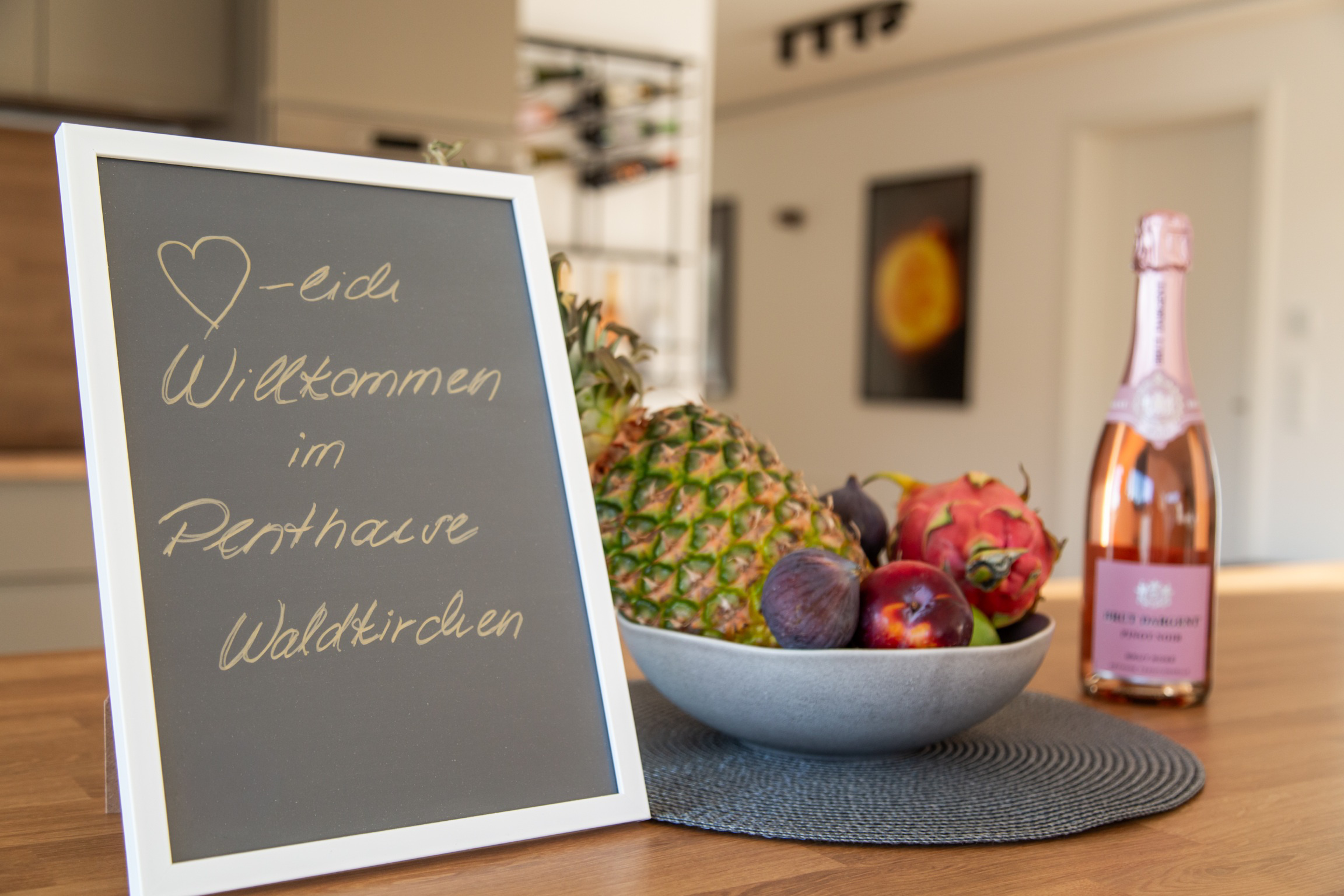 System.Collections.Generic.List`1[BluePillow.Application.SearchEngine.Dto.PhotoDto]?.ElementAt(3)?.Caption