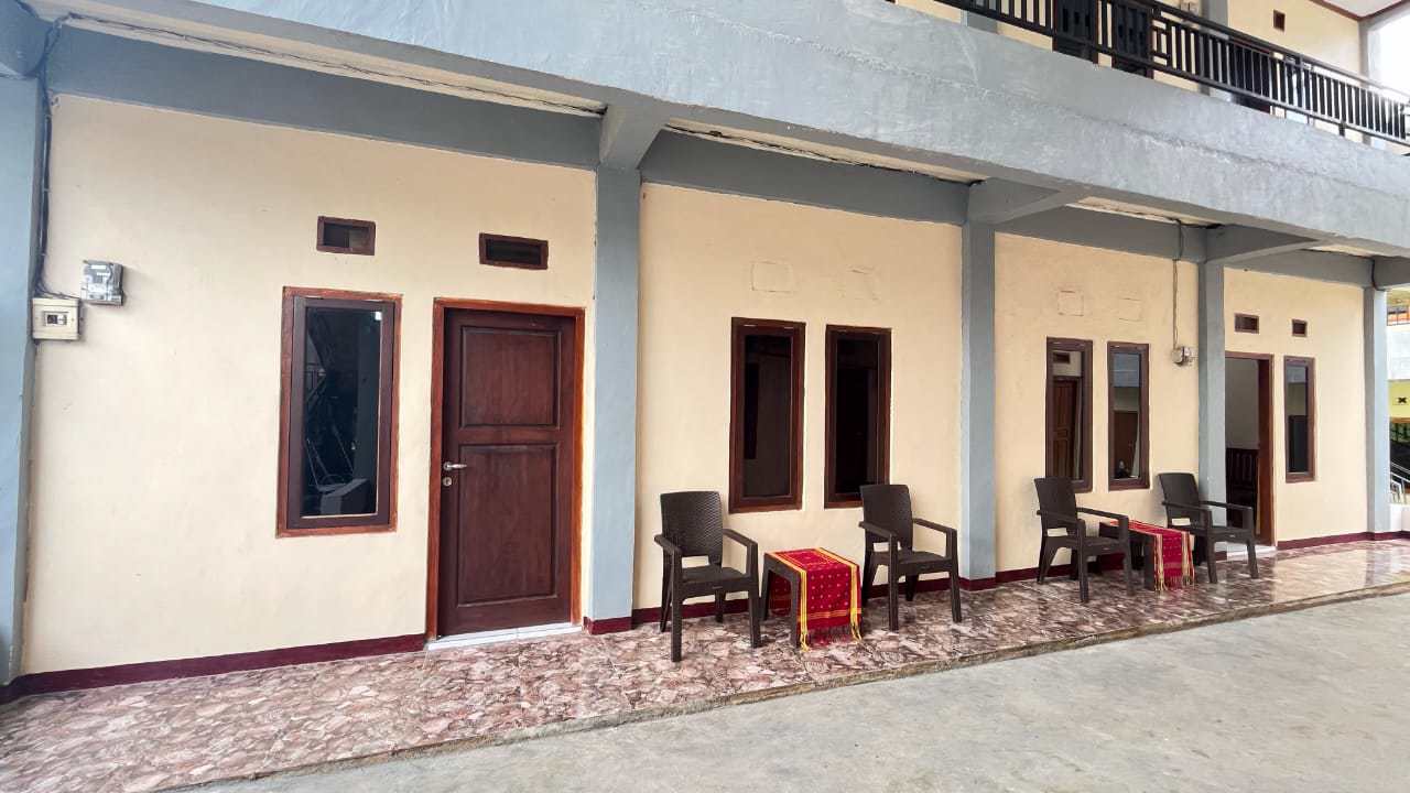 System.Collections.Generic.List`1[BluePillow.Application.SearchEngine.Dto.PhotoDto]?.ElementAt(1)?.Caption