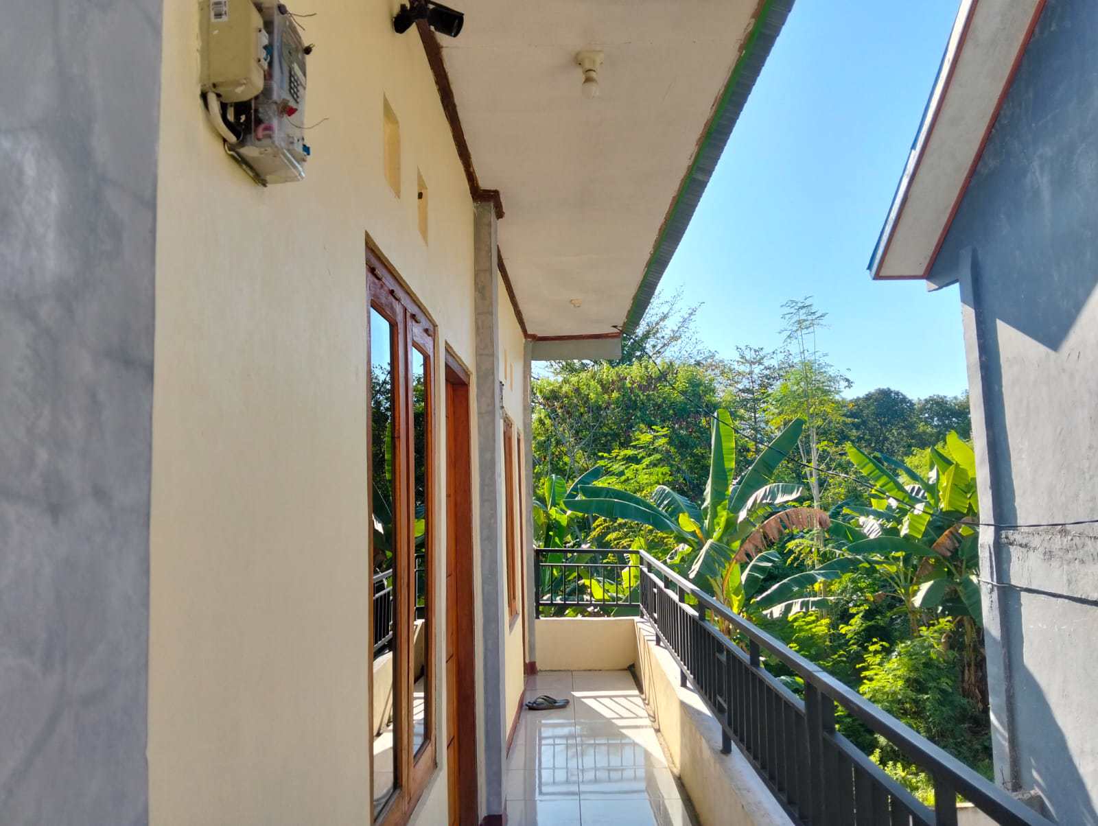 System.Collections.Generic.List`1[BluePillow.Application.SearchEngine.Dto.PhotoDto]?.ElementAt(2)?.Caption