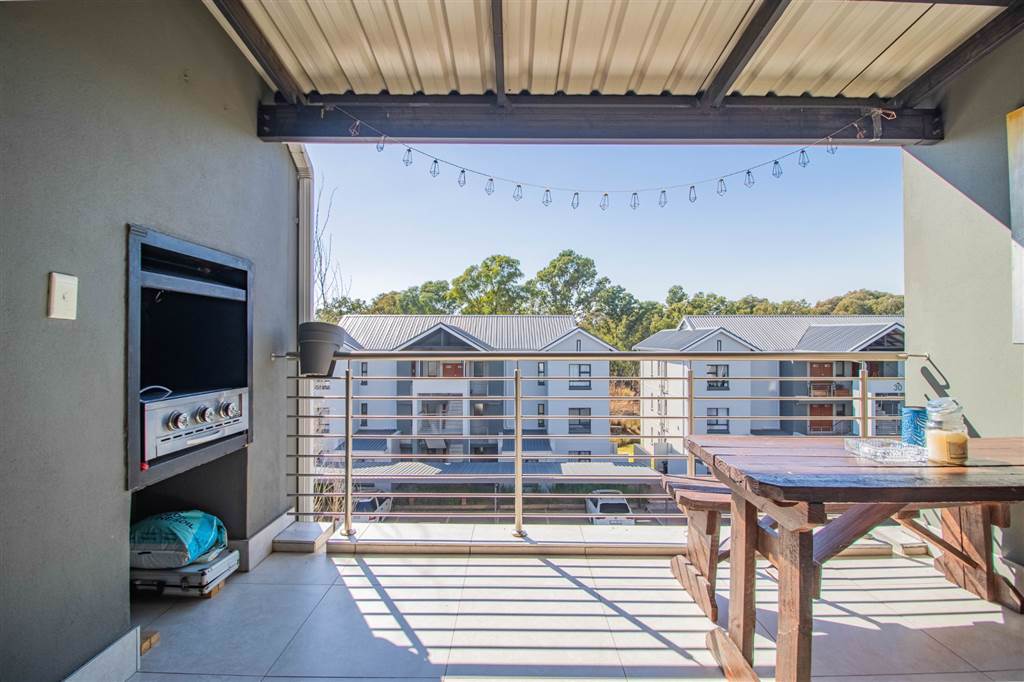 System.Collections.Generic.List`1[BluePillow.Application.SearchEngine.Dto.PhotoDto]?.ElementAt(2)?.Caption