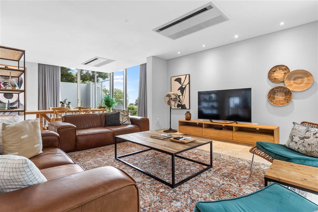 System.Collections.Generic.List`1[BluePillow.Application.SearchEngine.Dto.PhotoDto]?.ElementAt(3)?.Caption