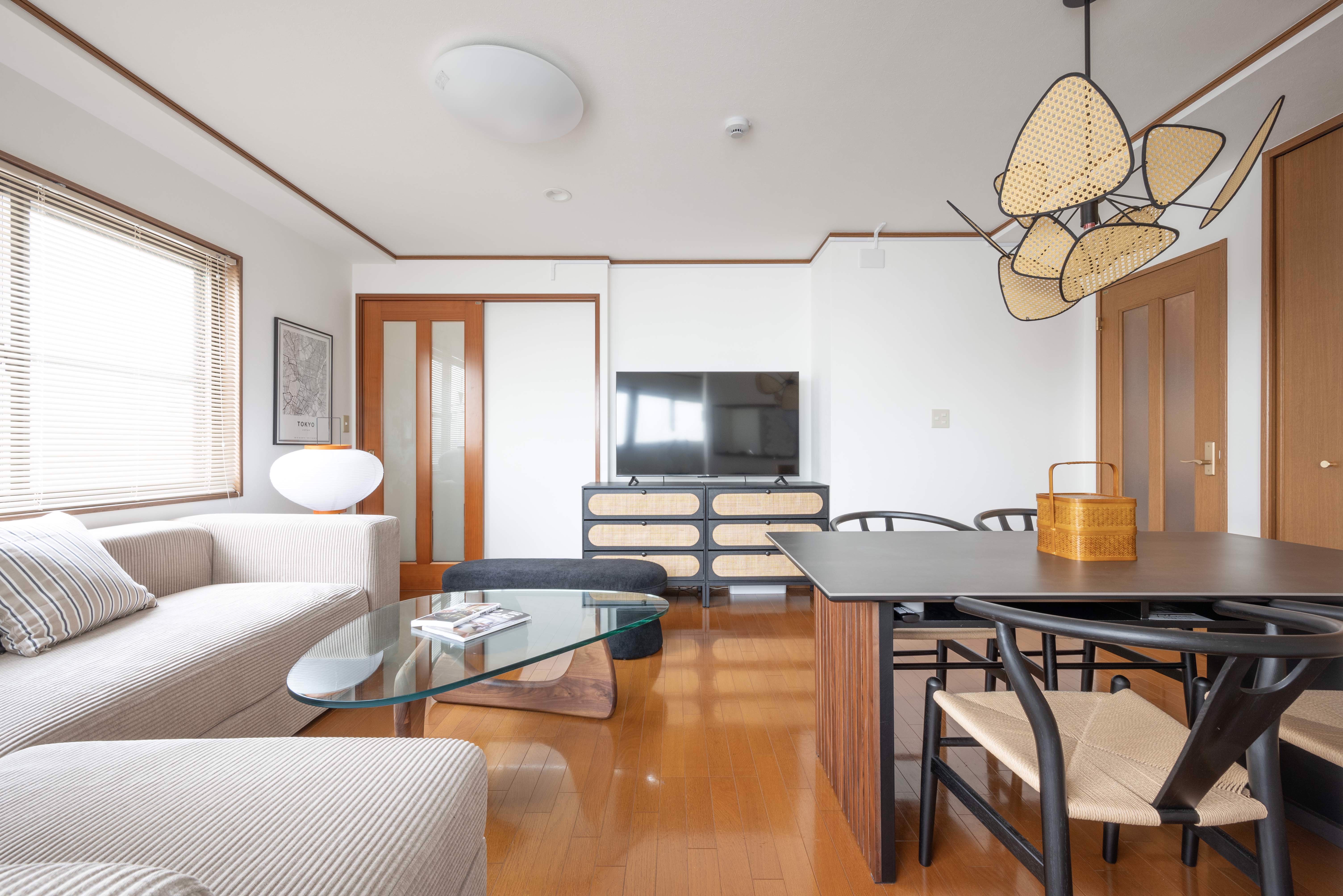 System.Collections.Generic.List`1[BluePillow.Application.SearchEngine.Dto.PhotoDto]?.ElementAt(3)?.Caption