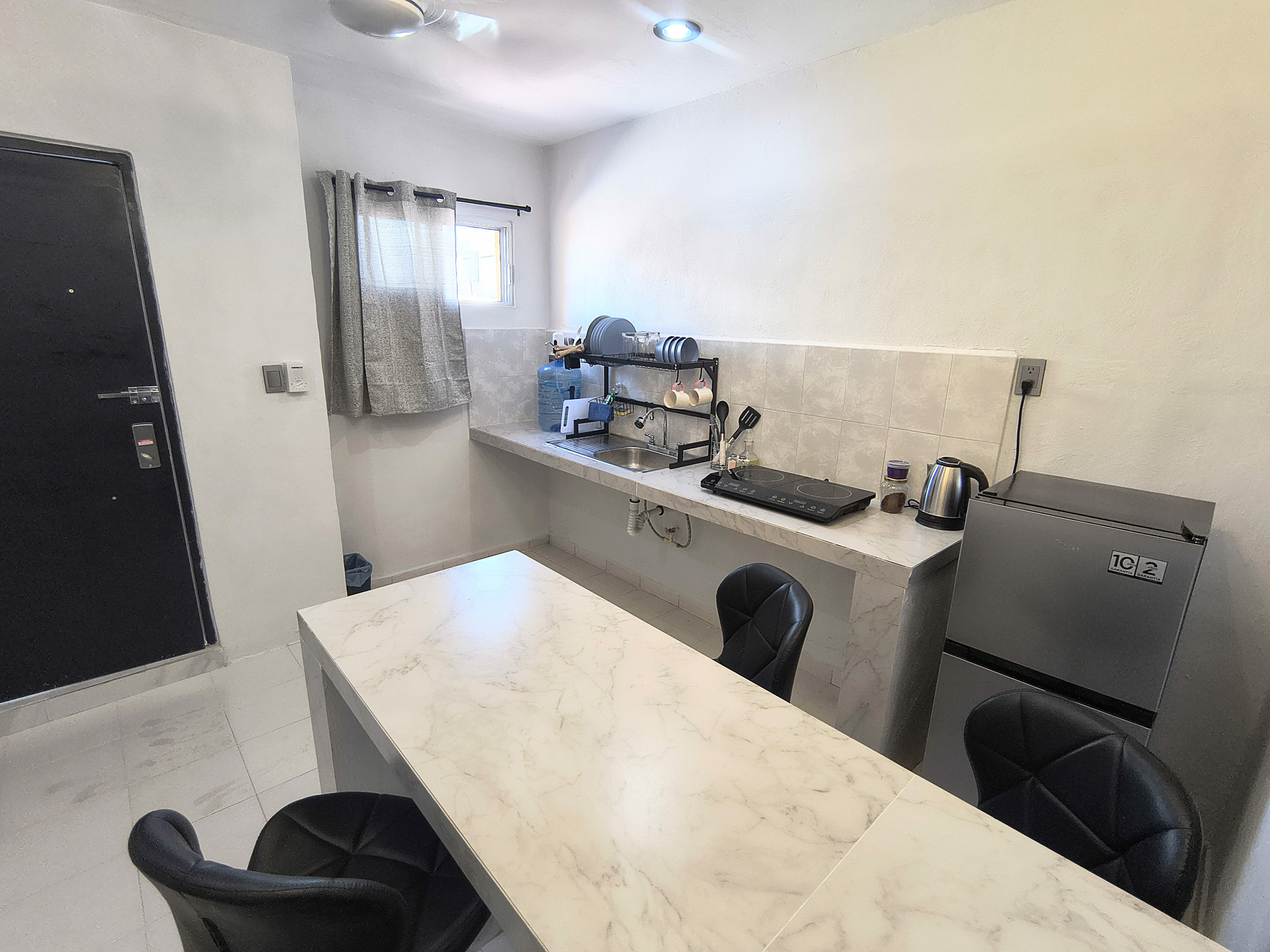 System.Collections.Generic.List`1[BluePillow.Application.SearchEngine.Dto.PhotoDto]?.ElementAt(3)?.Caption