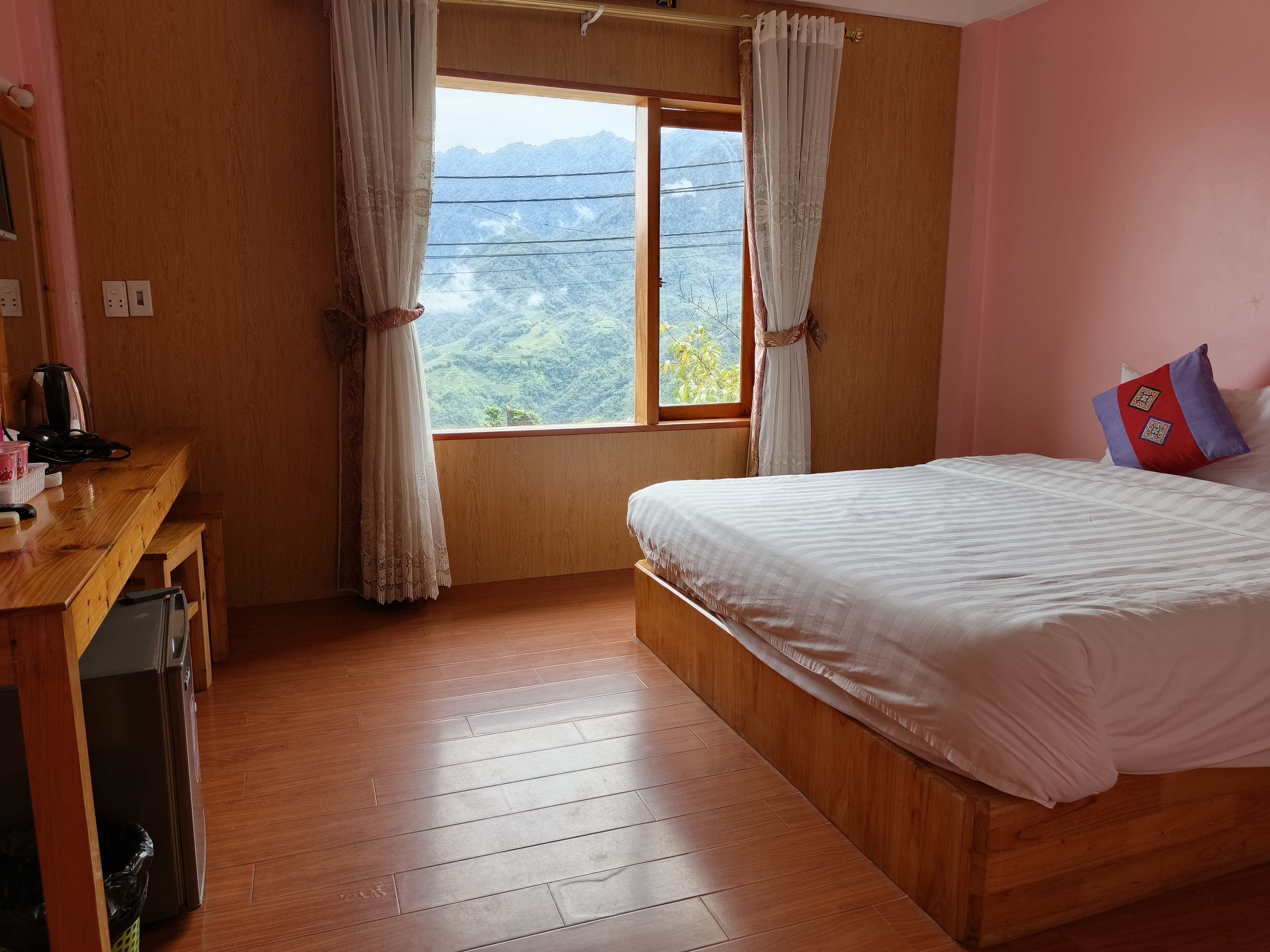 System.Collections.Generic.List`1[BluePillow.Application.SearchEngine.Dto.PhotoDto]?.ElementAt(3)?.Caption