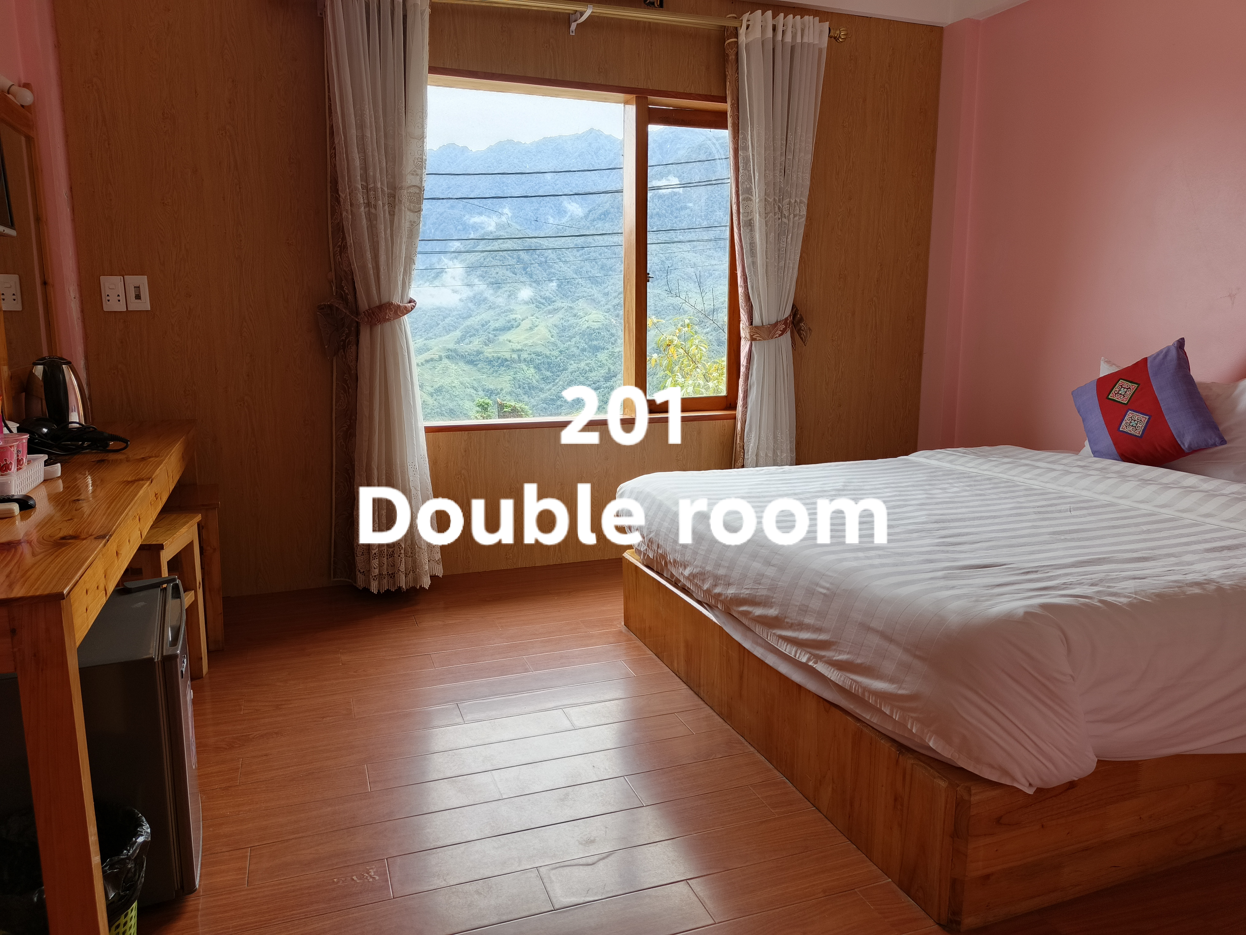 System.Collections.Generic.List`1[BluePillow.Application.SearchEngine.Dto.PhotoDto]?.ElementAt(0)?.Caption