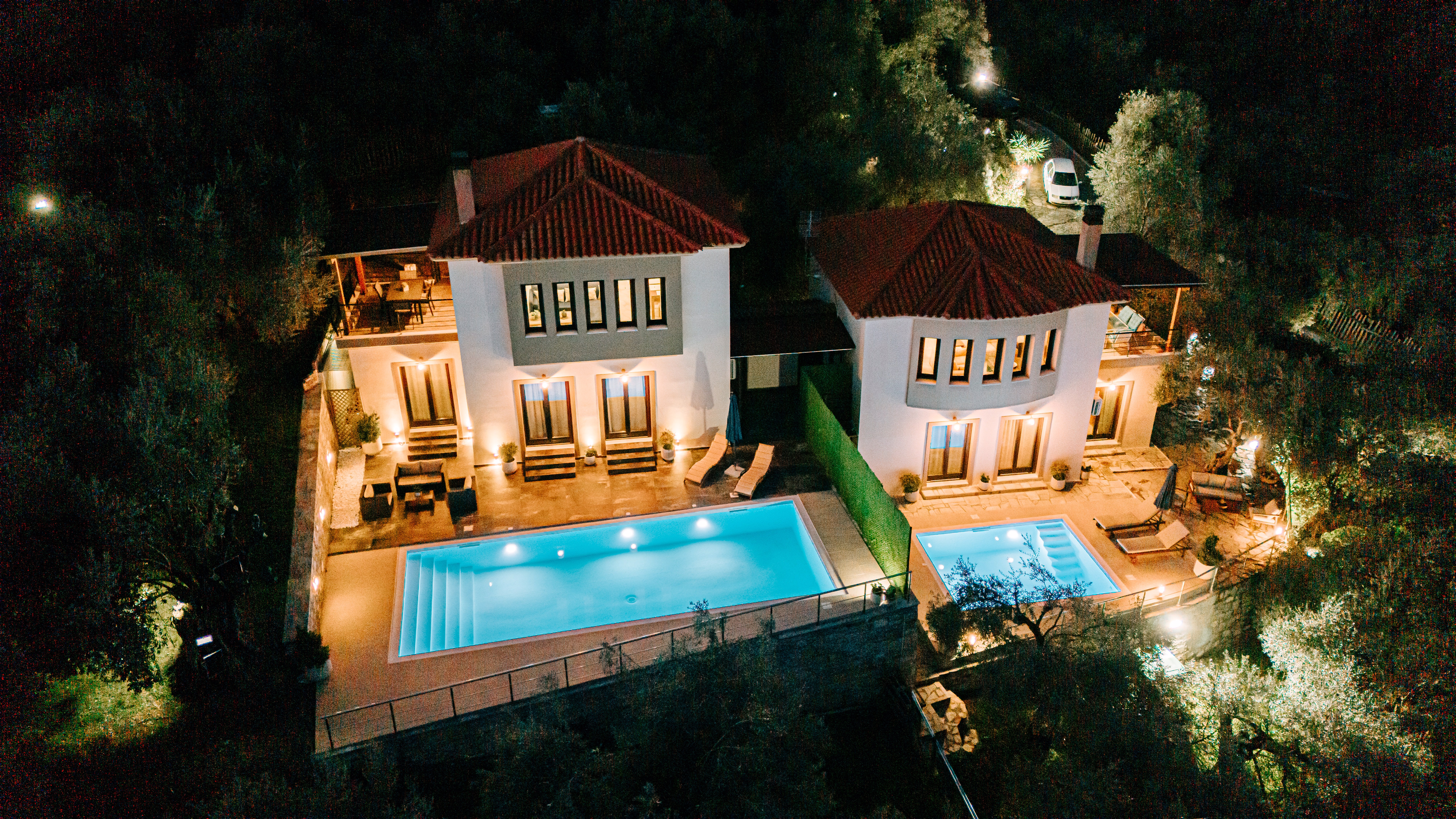 System.Collections.Generic.List`1[BluePillow.Application.SearchEngine.Dto.PhotoDto]?.ElementAt(3)?.Caption