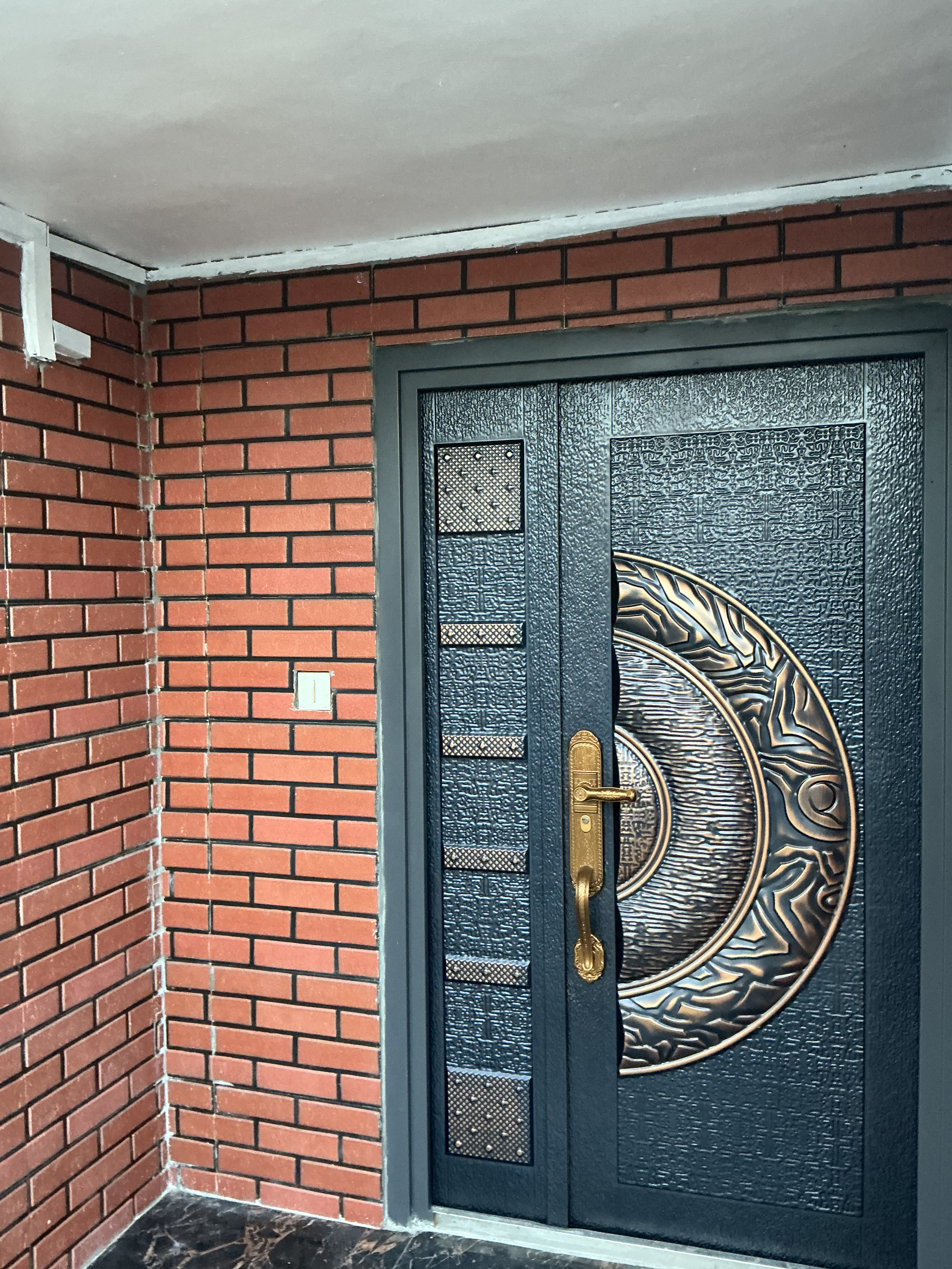 System.Collections.Generic.List`1[BluePillow.Application.SearchEngine.Dto.PhotoDto]?.ElementAt(3)?.Caption