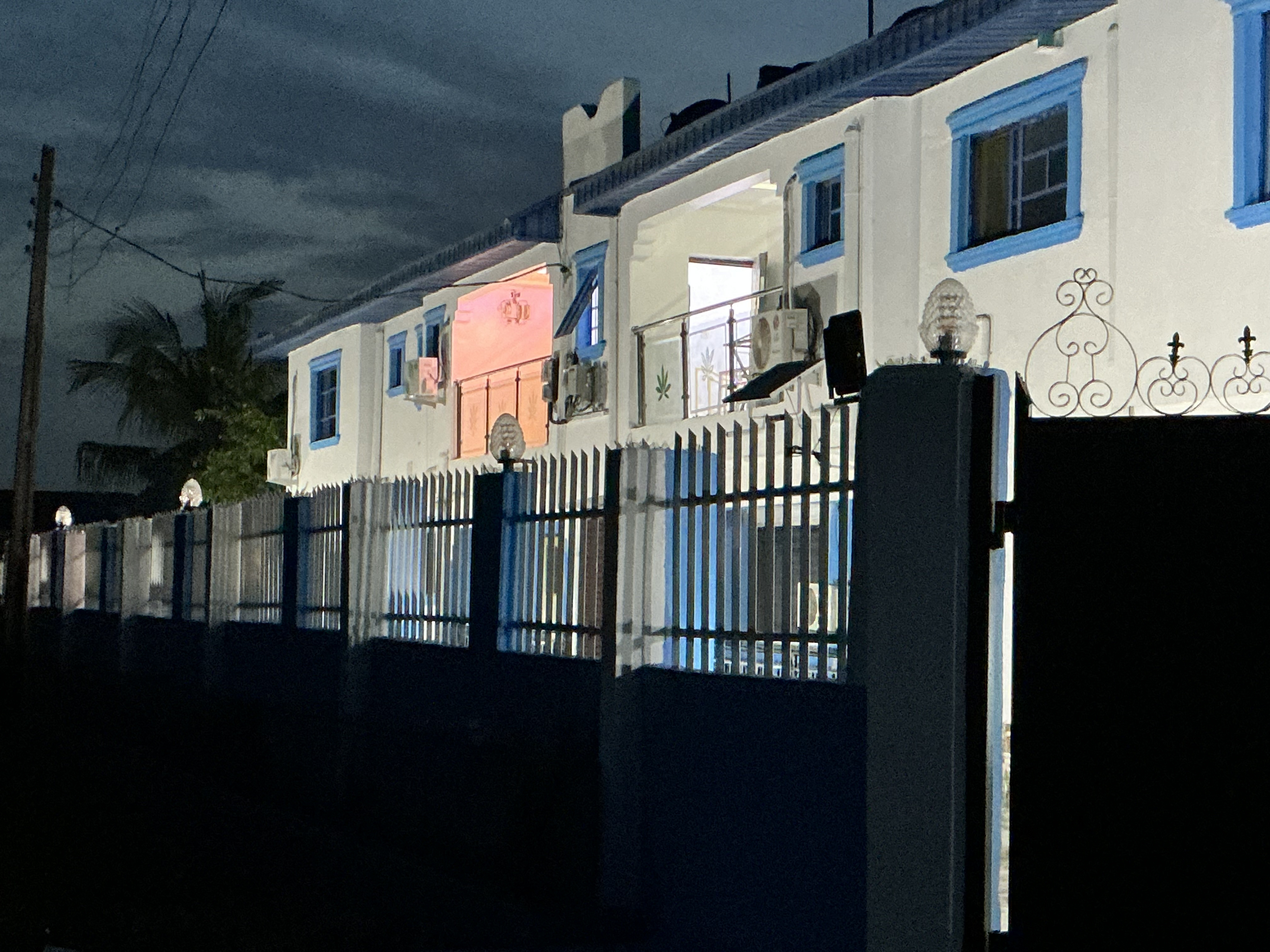 System.Collections.Generic.List`1[BluePillow.Application.SearchEngine.Dto.PhotoDto]?.ElementAt(0)?.Caption