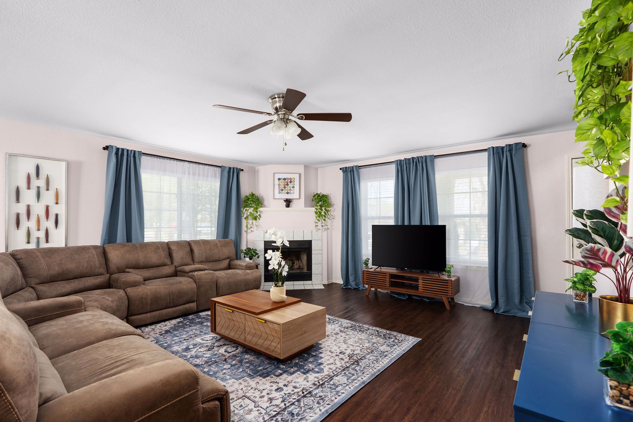 System.Collections.Generic.List`1[BluePillow.Application.SearchEngine.Dto.PhotoDto]?.ElementAt(2)?.Caption