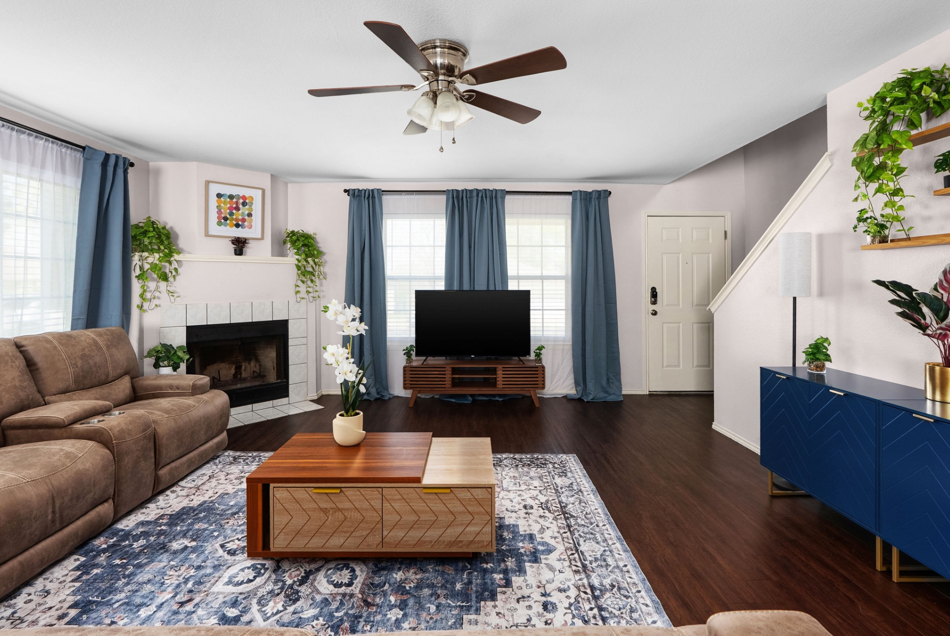 System.Collections.Generic.List`1[BluePillow.Application.SearchEngine.Dto.PhotoDto]?.ElementAt(0)?.Caption