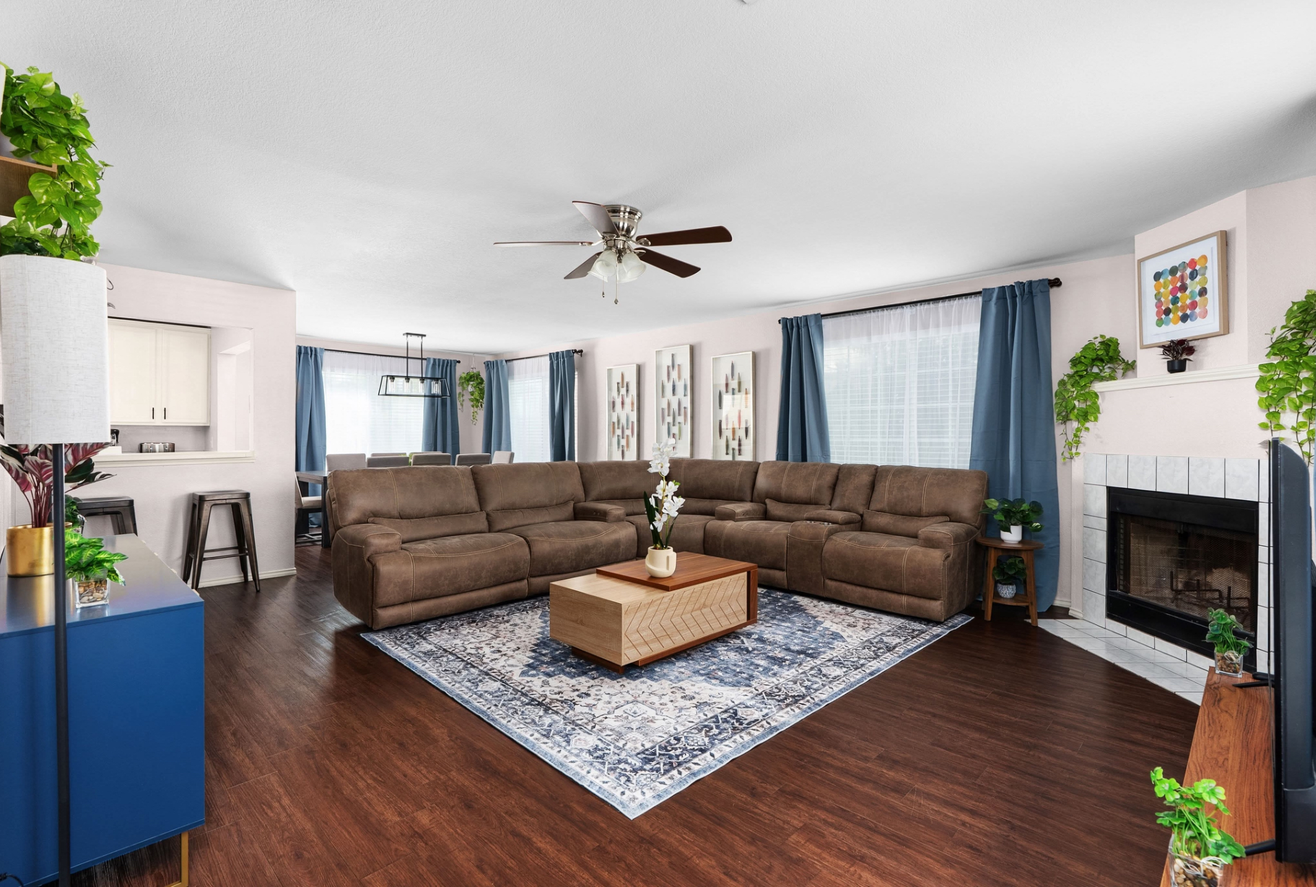 System.Collections.Generic.List`1[BluePillow.Application.SearchEngine.Dto.PhotoDto]?.ElementAt(1)?.Caption