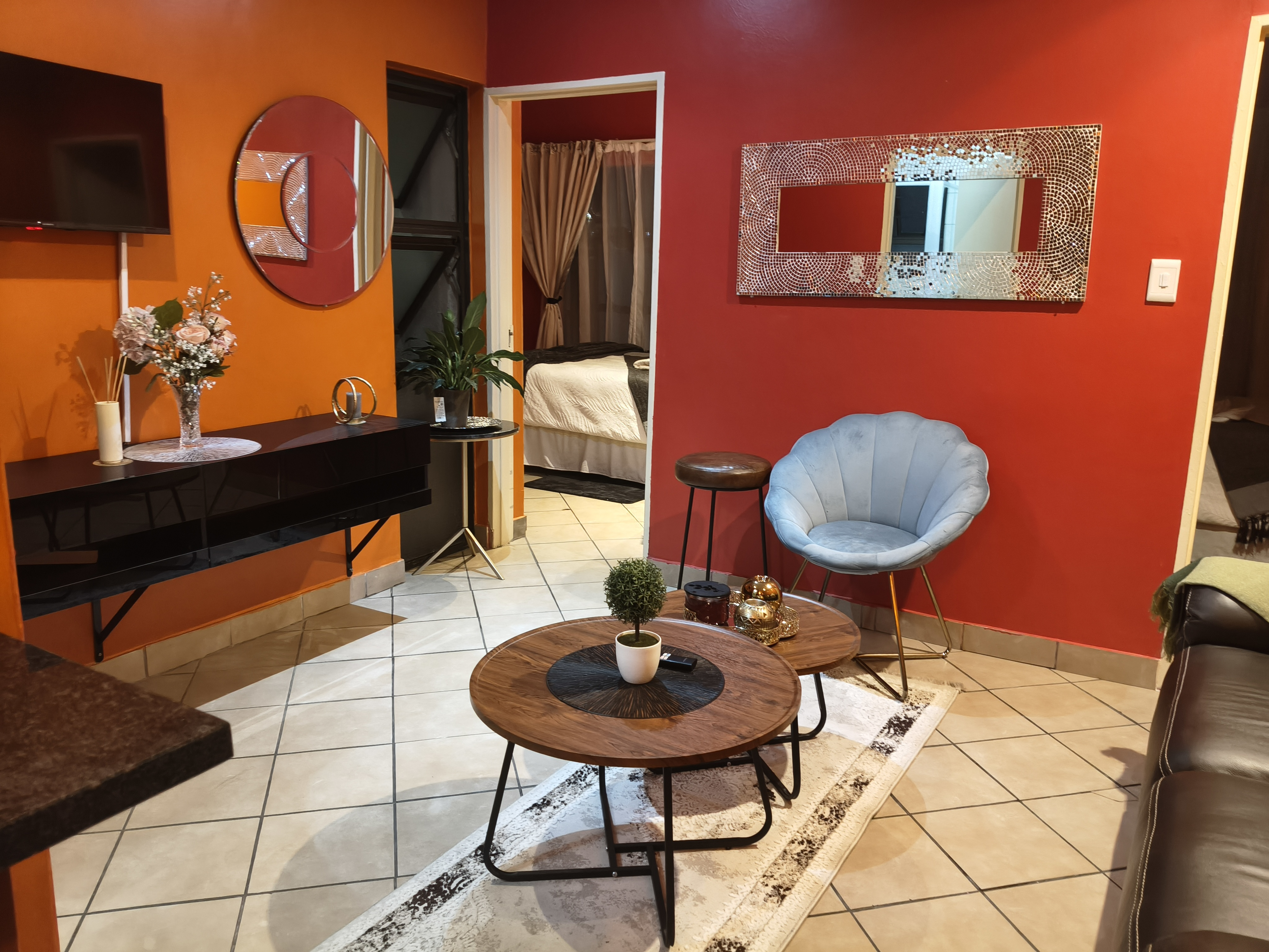 System.Collections.Generic.List`1[BluePillow.Application.SearchEngine.Dto.PhotoDto]?.ElementAt(1)?.Caption