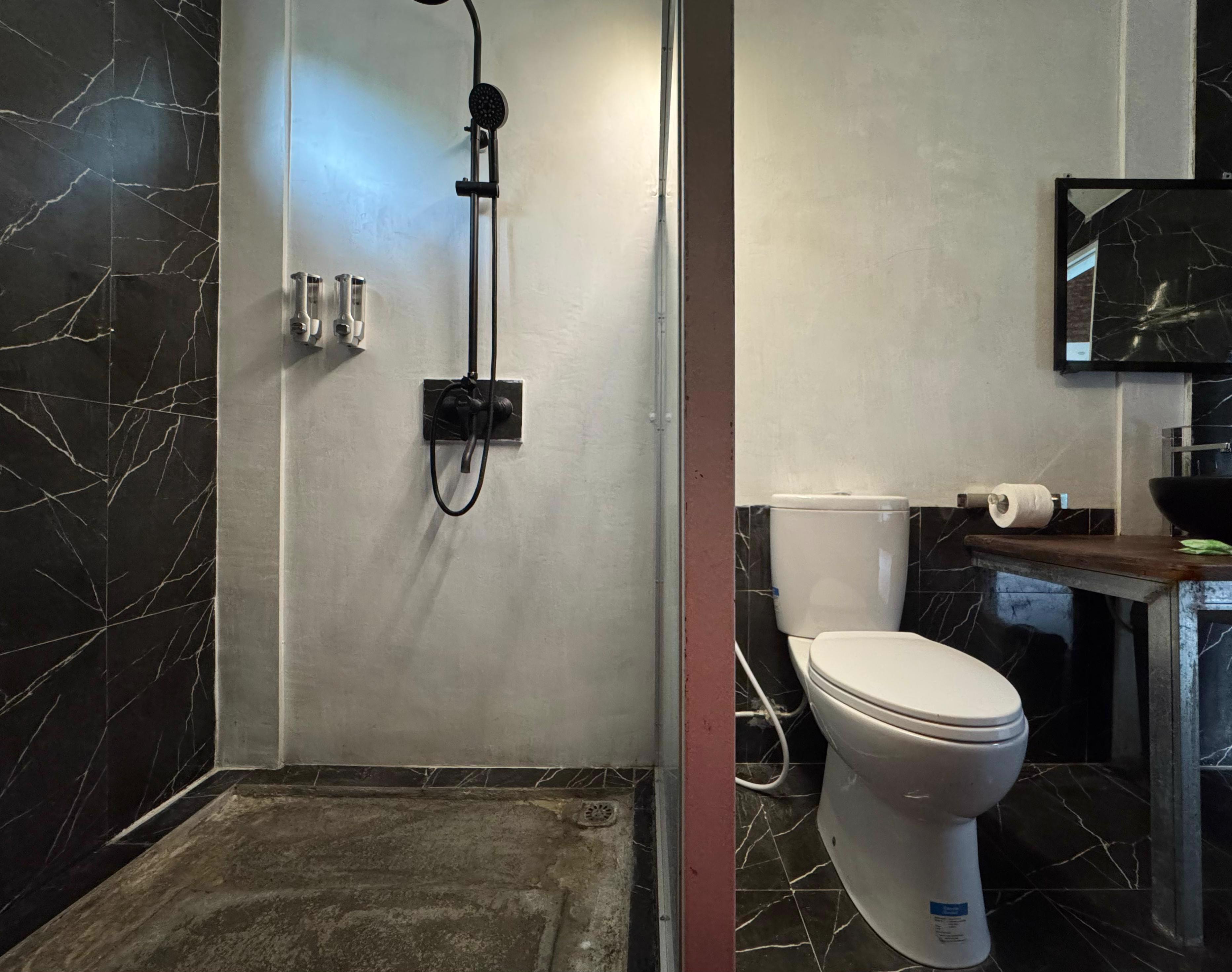 System.Collections.Generic.List`1[BluePillow.Application.SearchEngine.Dto.PhotoDto]?.ElementAt(2)?.Caption