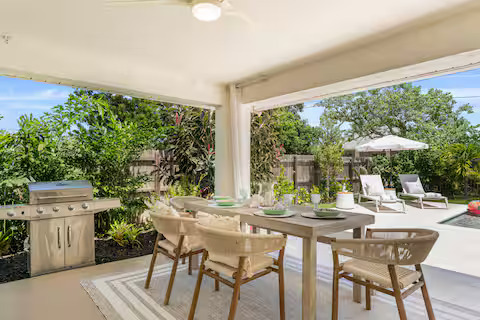 System.Collections.Generic.List`1[BluePillow.Application.SearchEngine.Dto.PhotoDto]?.ElementAt(1)?.Caption