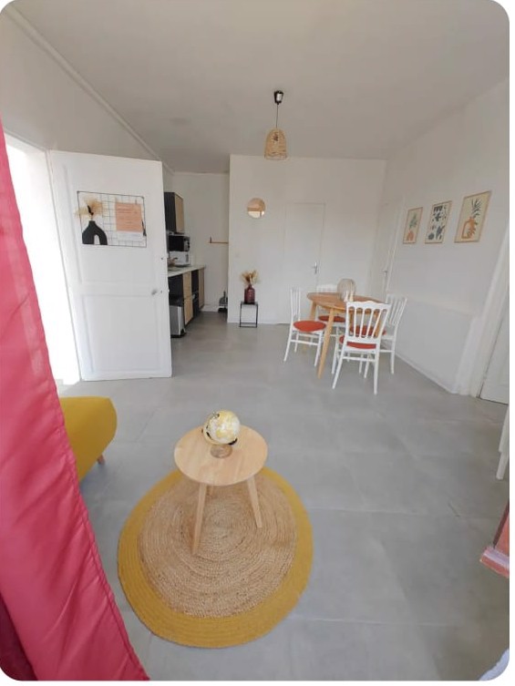 System.Collections.Generic.List`1[BluePillow.Application.SearchEngine.Dto.PhotoDto]?.ElementAt(0)?.Caption