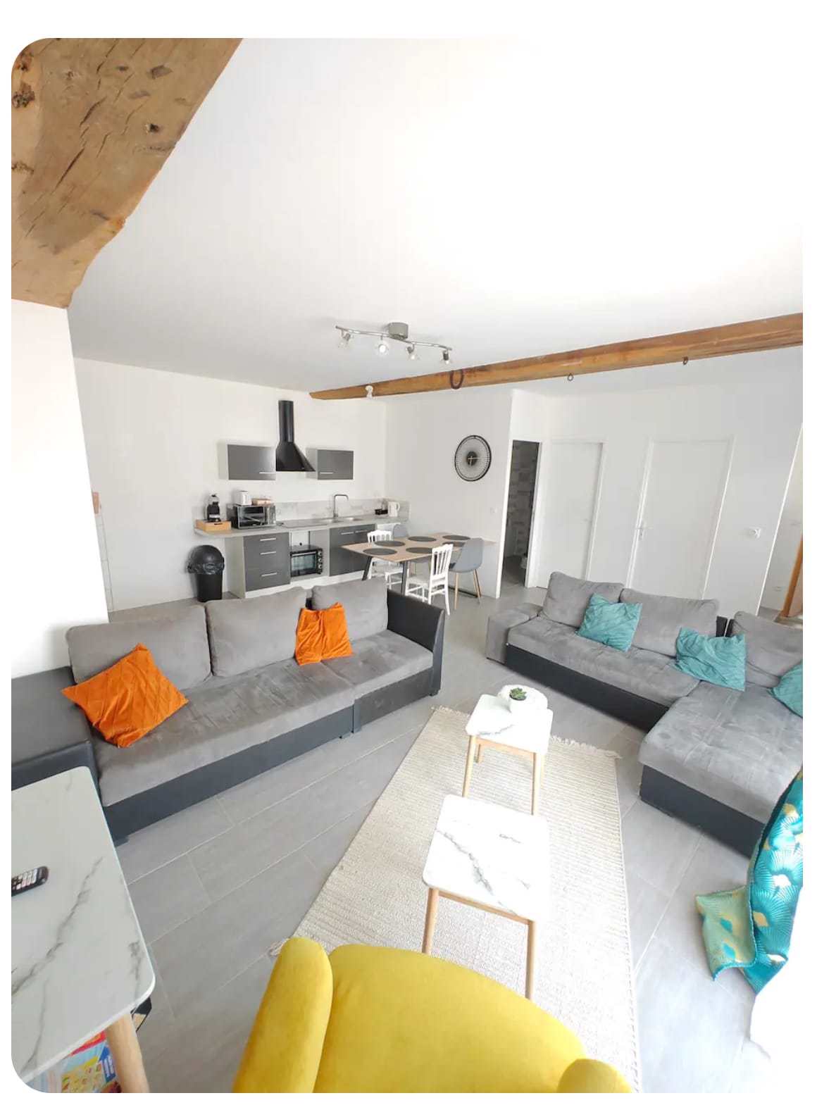 System.Collections.Generic.List`1[BluePillow.Application.SearchEngine.Dto.PhotoDto]?.ElementAt(0)?.Caption