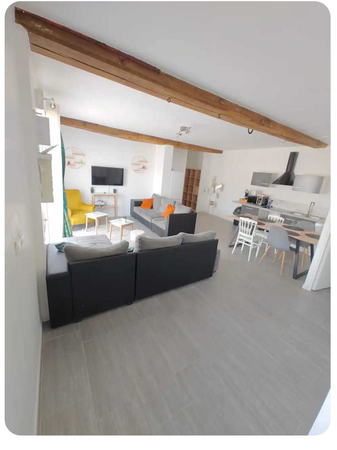 System.Collections.Generic.List`1[BluePillow.Application.SearchEngine.Dto.PhotoDto]?.ElementAt(2)?.Caption