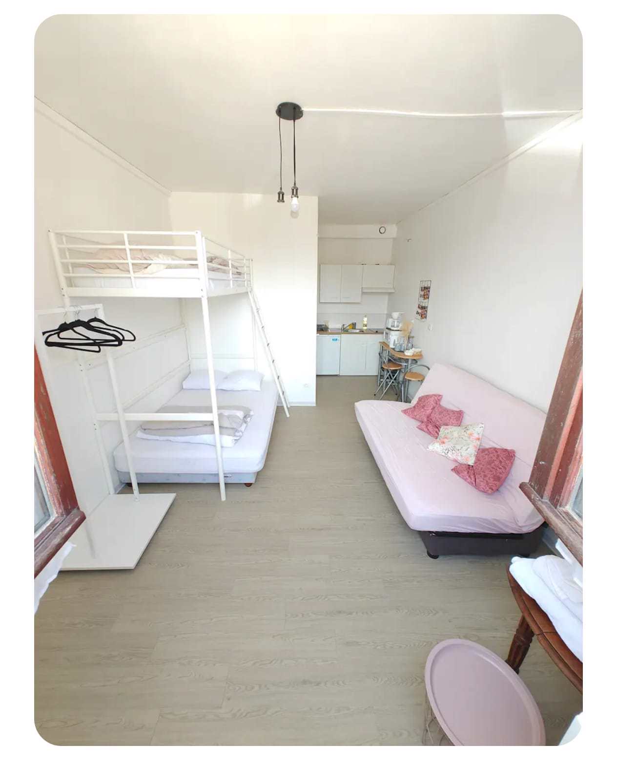 System.Collections.Generic.List`1[BluePillow.Application.SearchEngine.Dto.PhotoDto]?.ElementAt(0)?.Caption