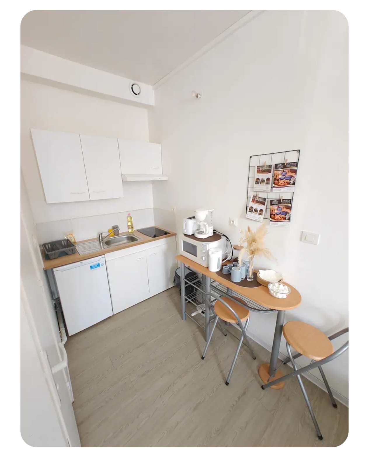 System.Collections.Generic.List`1[BluePillow.Application.SearchEngine.Dto.PhotoDto]?.ElementAt(2)?.Caption