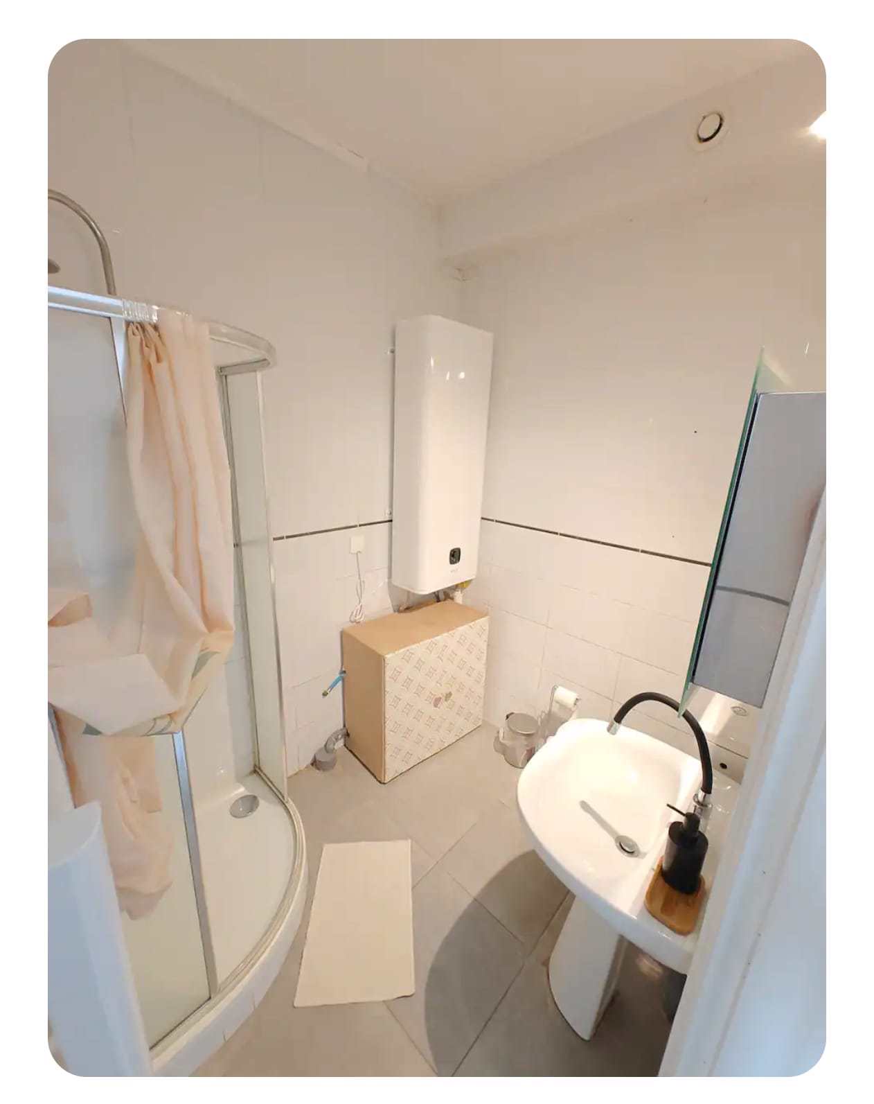 System.Collections.Generic.List`1[BluePillow.Application.SearchEngine.Dto.PhotoDto]?.ElementAt(3)?.Caption