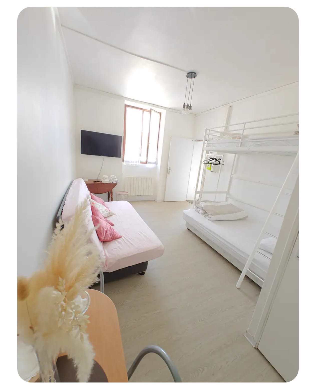 System.Collections.Generic.List`1[BluePillow.Application.SearchEngine.Dto.PhotoDto]?.ElementAt(1)?.Caption