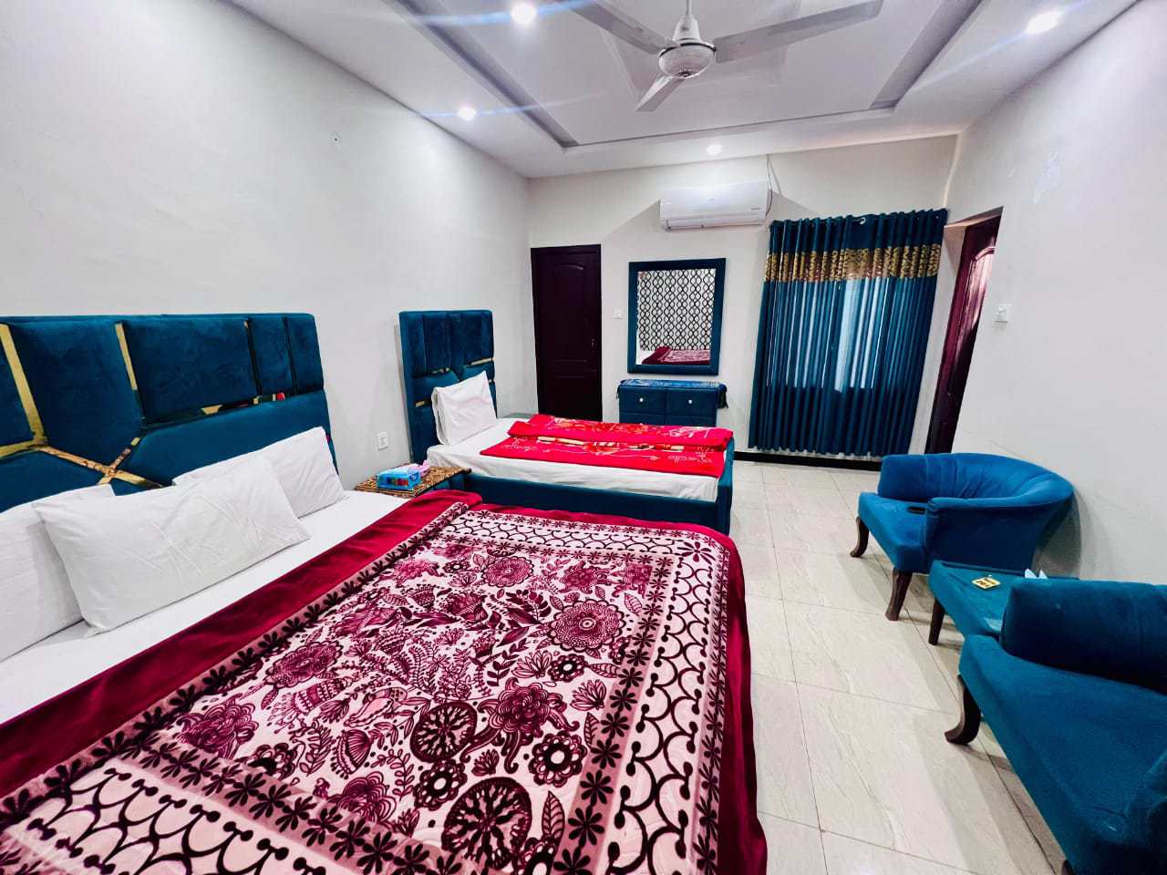 System.Collections.Generic.List`1[BluePillow.Application.SearchEngine.Dto.PhotoDto]?.ElementAt(0)?.Caption