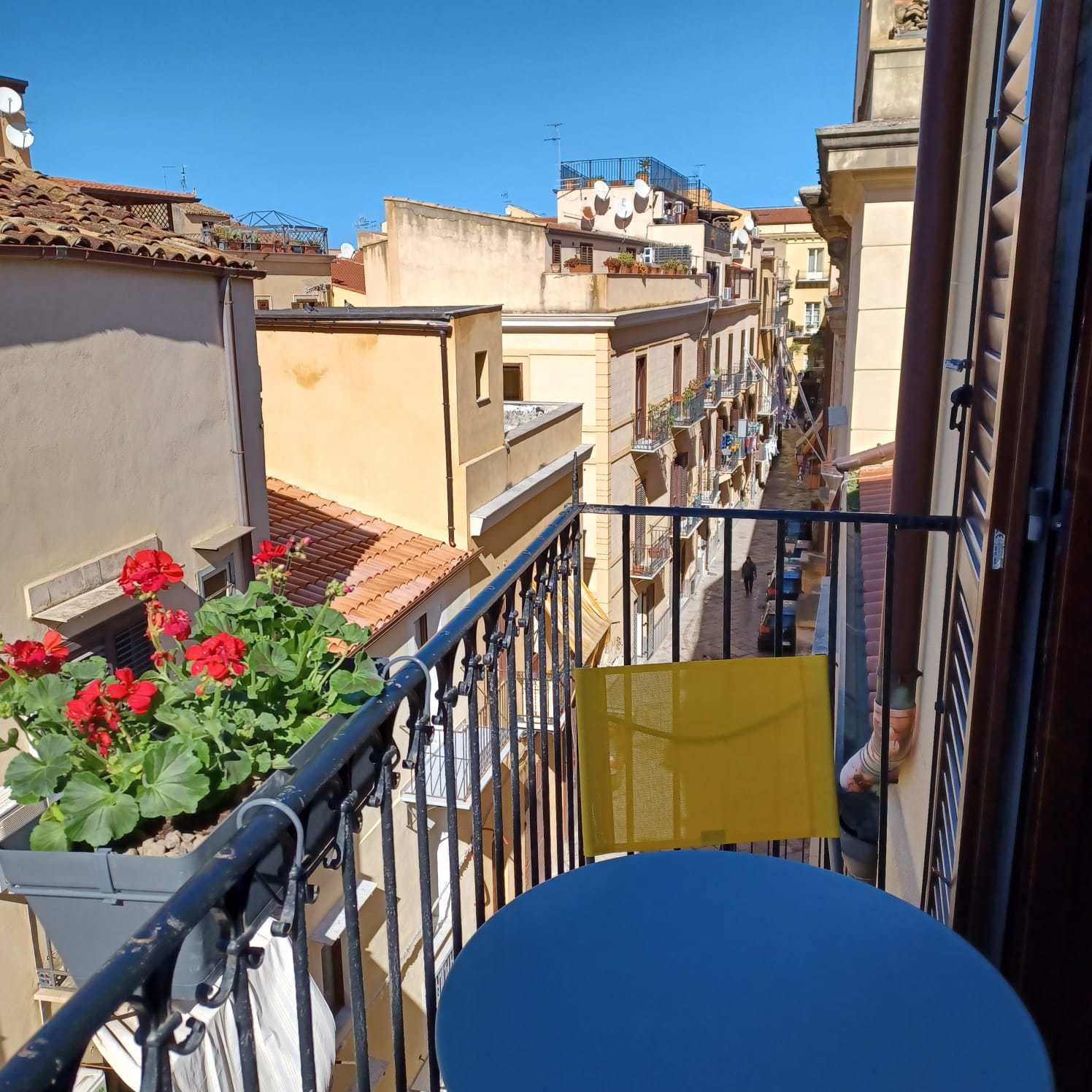 System.Collections.Generic.List`1[BluePillow.Application.SearchEngine.Dto.PhotoDto]?.ElementAt(1)?.Caption