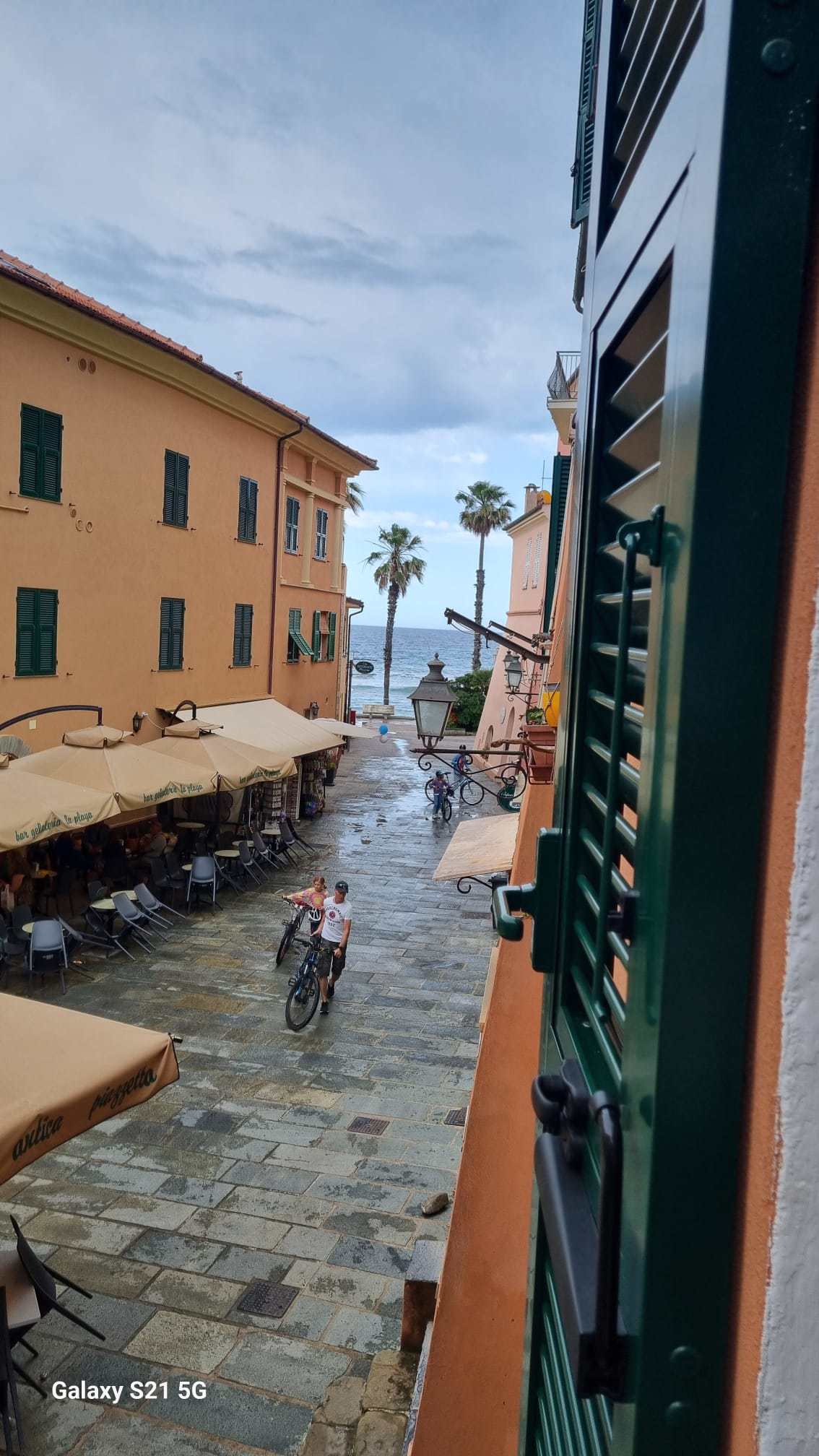 System.Collections.Generic.List`1[BluePillow.Application.SearchEngine.Dto.PhotoDto]?.ElementAt(0)?.Caption