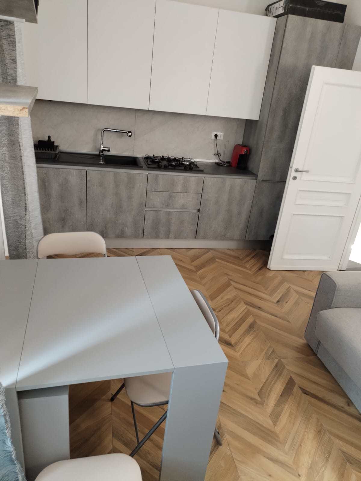 System.Collections.Generic.List`1[BluePillow.Application.SearchEngine.Dto.PhotoDto]?.ElementAt(1)?.Caption