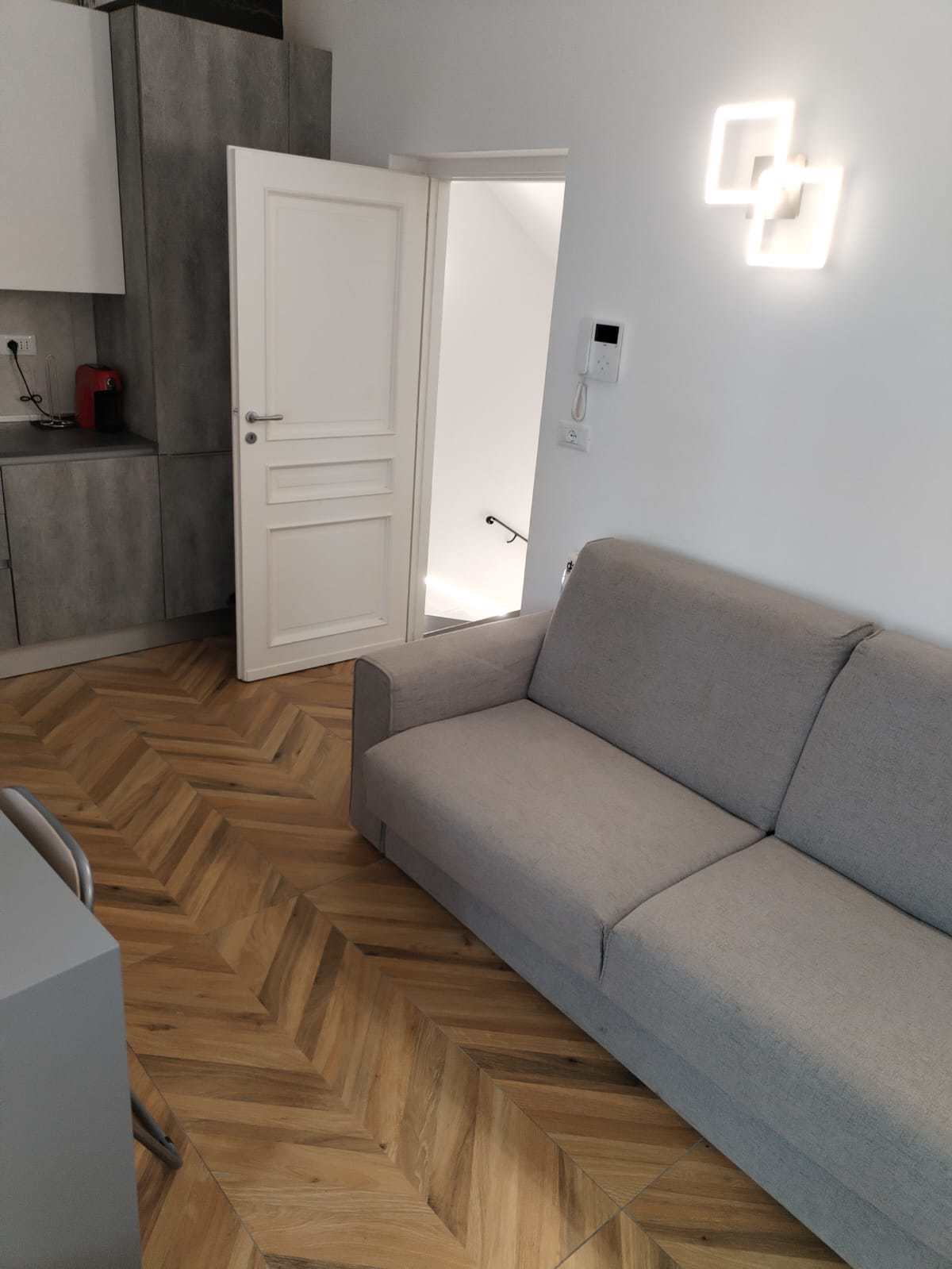 System.Collections.Generic.List`1[BluePillow.Application.SearchEngine.Dto.PhotoDto]?.ElementAt(2)?.Caption