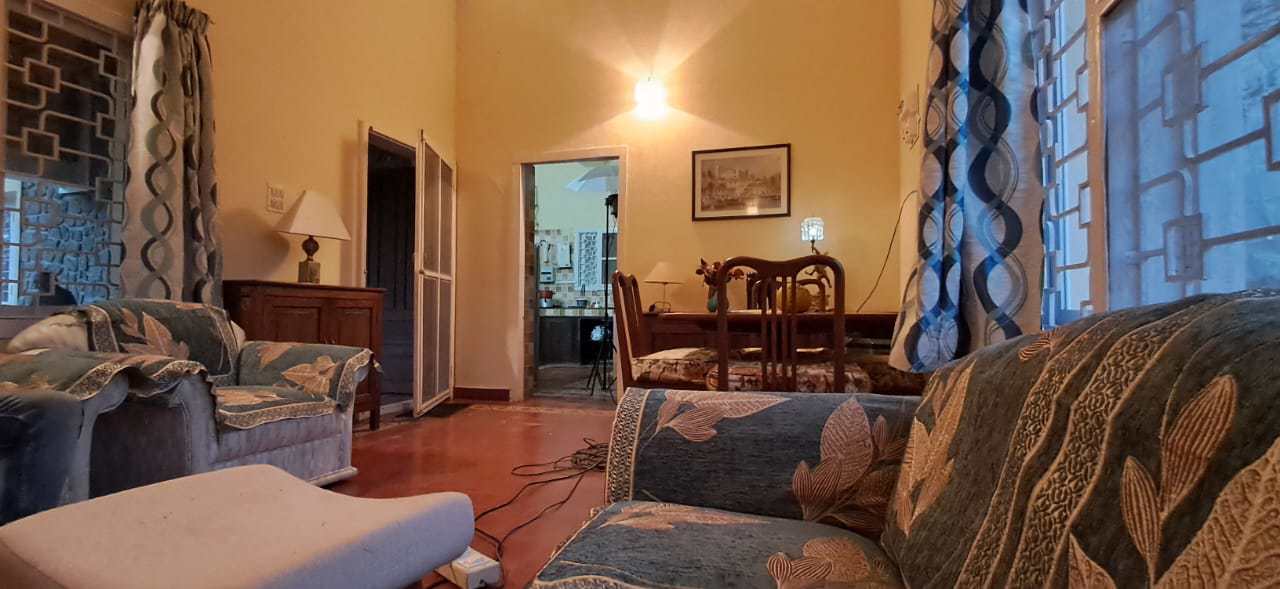 System.Collections.Generic.List`1[BluePillow.Application.SearchEngine.Dto.PhotoDto]?.ElementAt(2)?.Caption