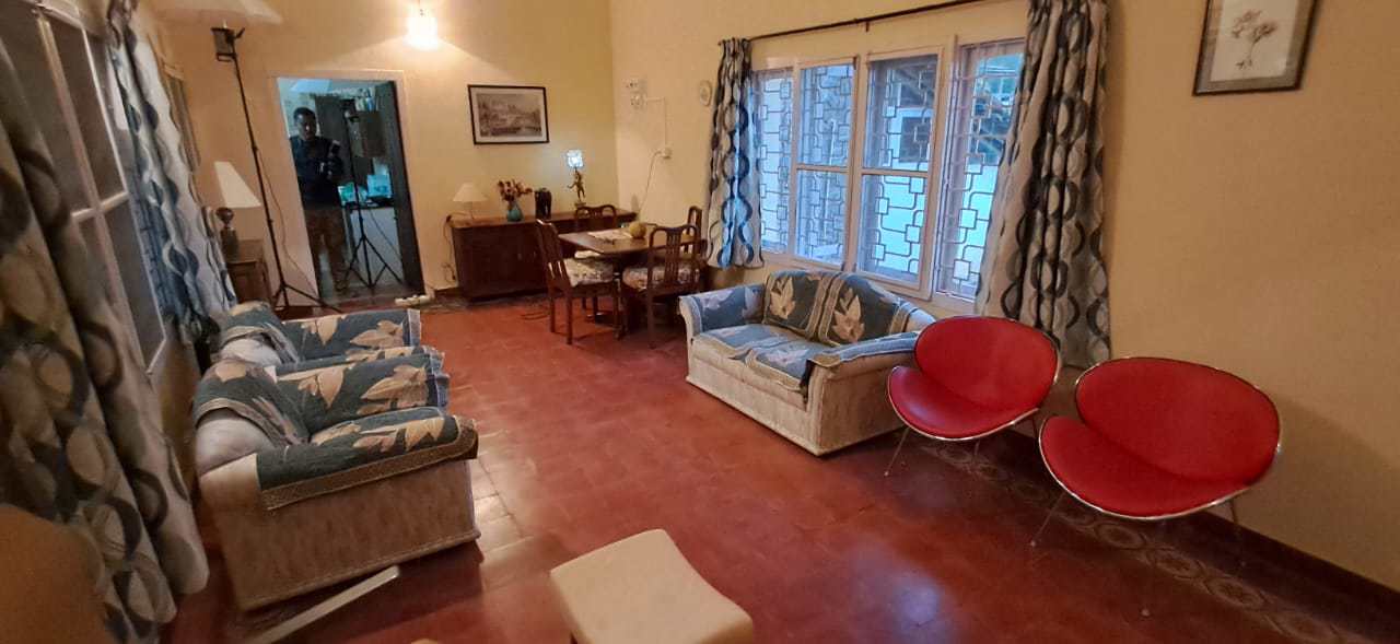 System.Collections.Generic.List`1[BluePillow.Application.SearchEngine.Dto.PhotoDto]?.ElementAt(3)?.Caption