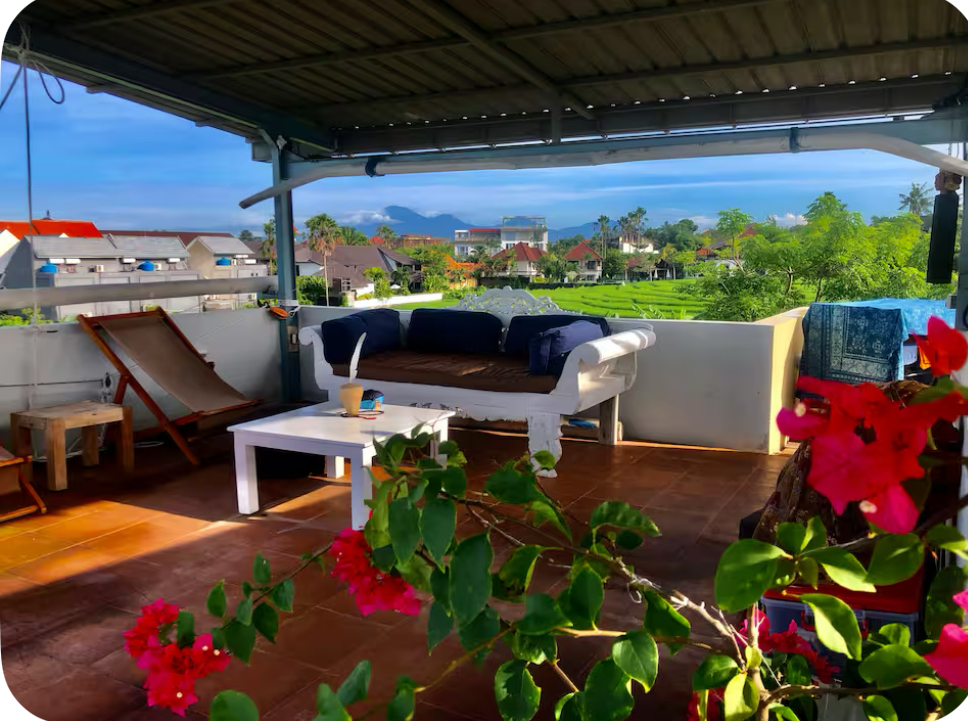 System.Collections.Generic.List`1[BluePillow.Application.SearchEngine.Dto.PhotoDto]?.ElementAt(3)?.Caption