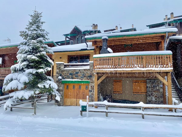 System.Collections.Generic.List`1[BluePillow.Application.SearchEngine.Dto.PhotoDto]?.ElementAt(0)?.Caption