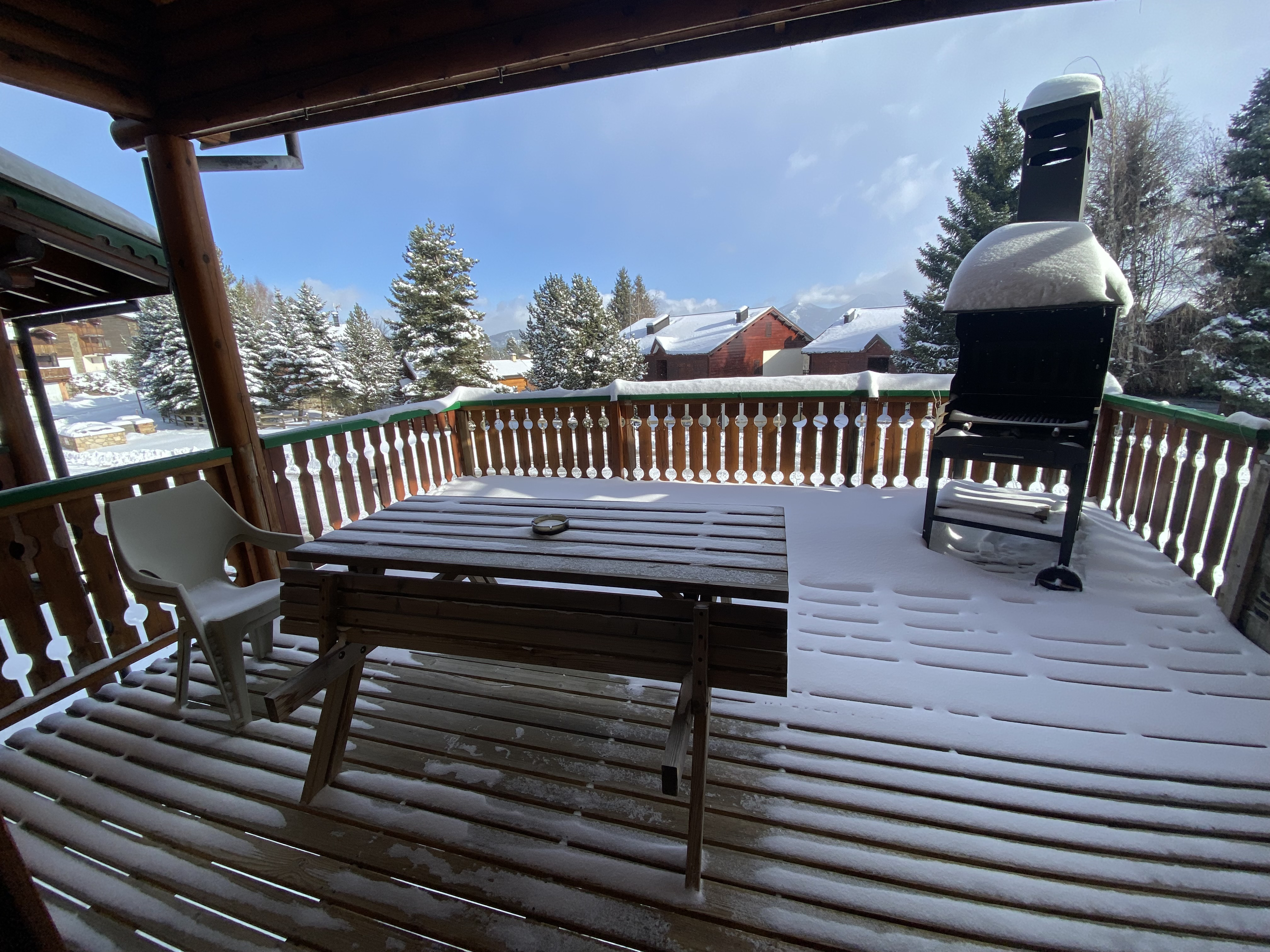 System.Collections.Generic.List`1[BluePillow.Application.SearchEngine.Dto.PhotoDto]?.ElementAt(1)?.Caption