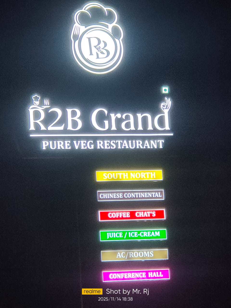 System.Collections.Generic.List`1[BluePillow.Application.SearchEngine.Dto.PhotoDto]?.ElementAt(3)?.Caption